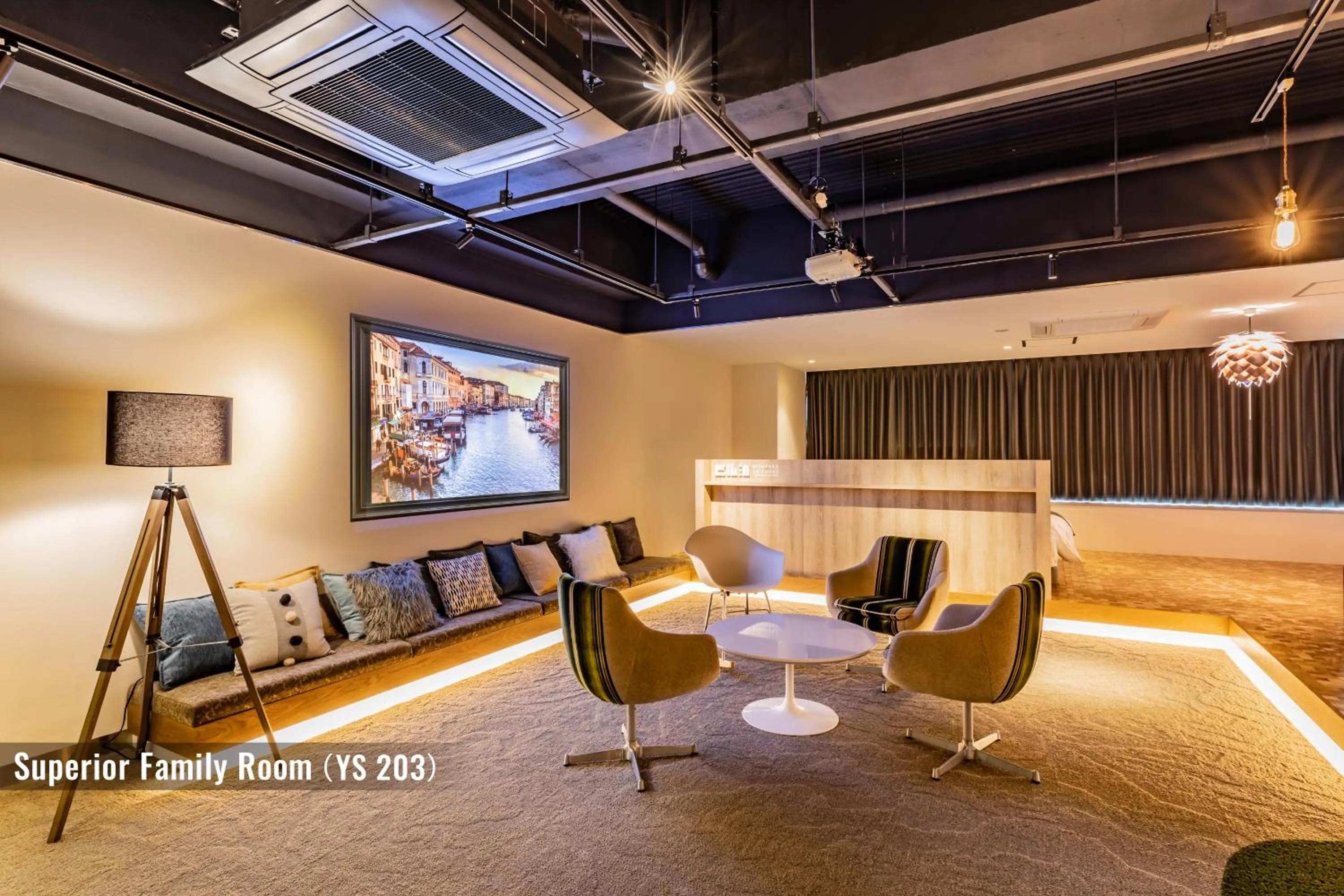 Living room in ビル泊 -Birupaku Decentralized Hotel-