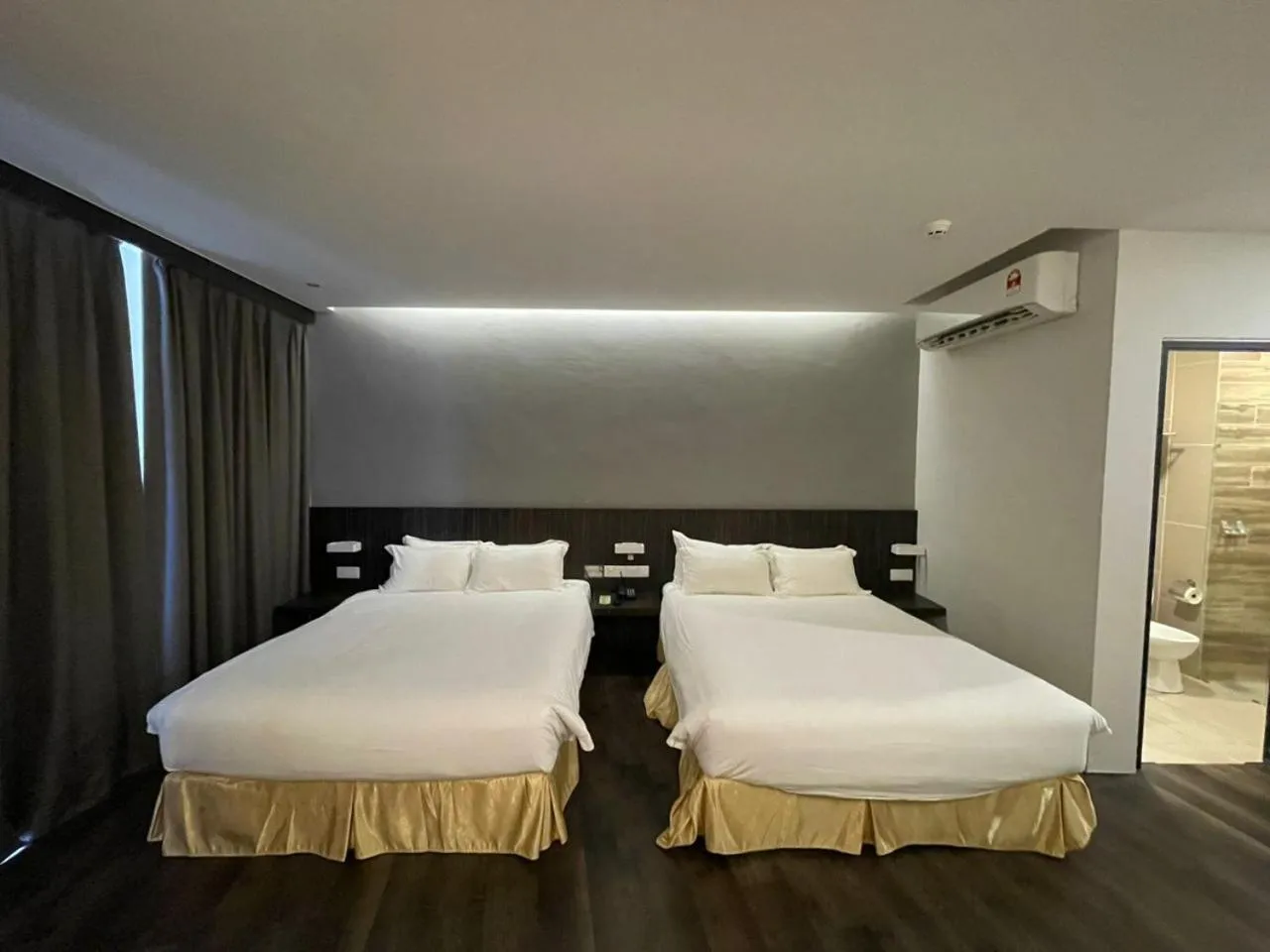 Bedroom, Bed in Roxy Hotel Serian
