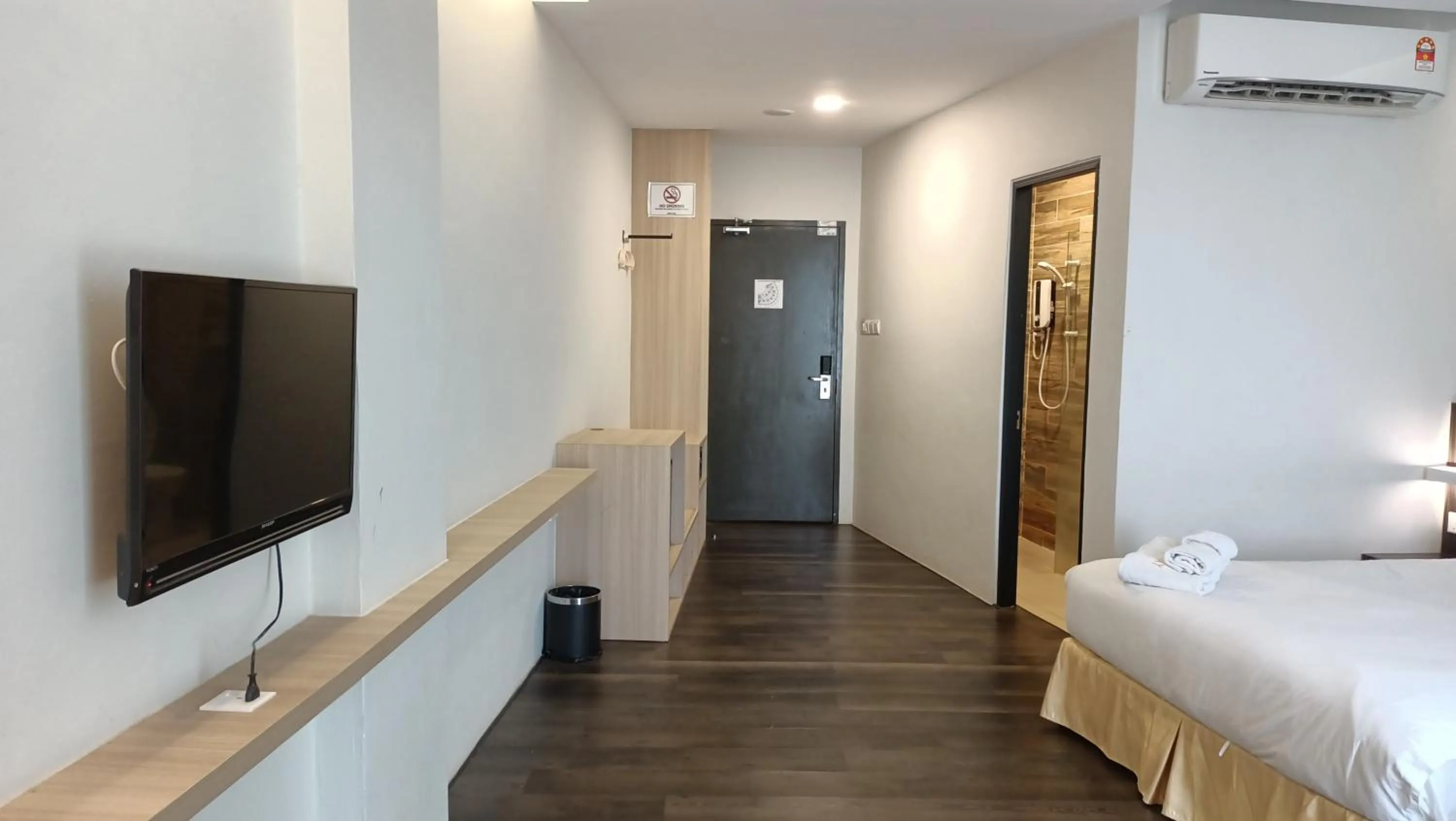 Photo of the whole room, Bed in Roxy Hotel Serian