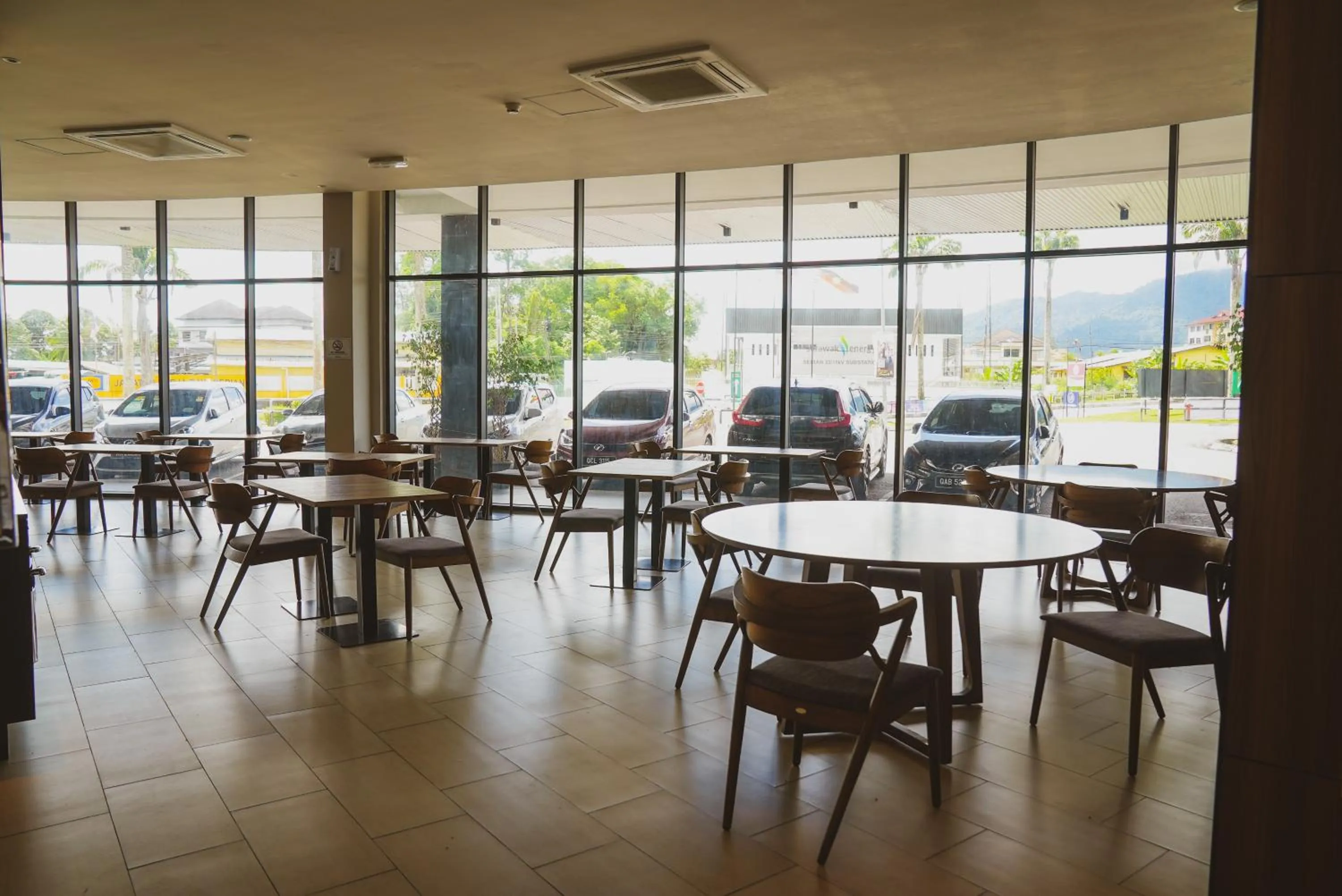 Restaurant/places to eat in Roxy Hotel Serian