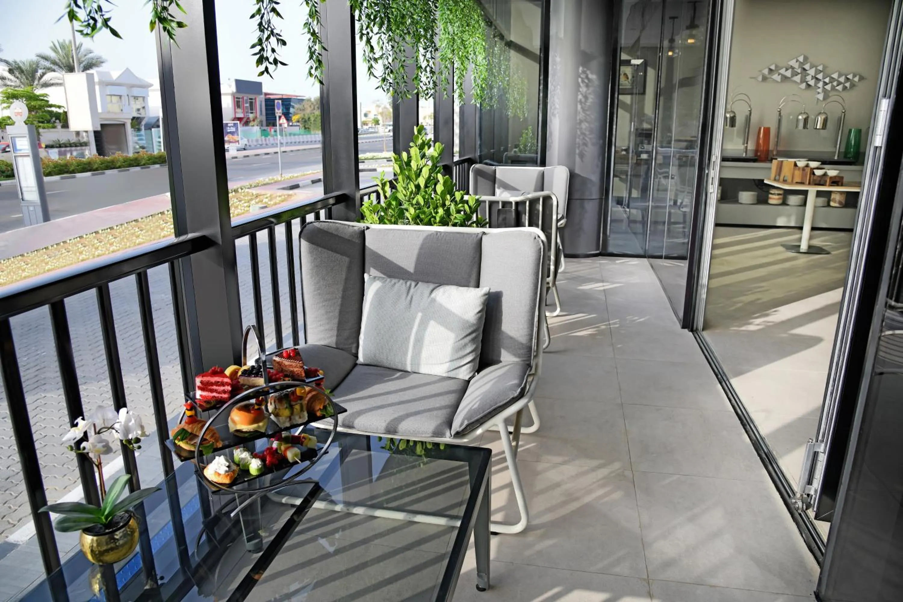 Restaurant/places to eat in Lemon Tree Hotel, Jumeirah Dubai