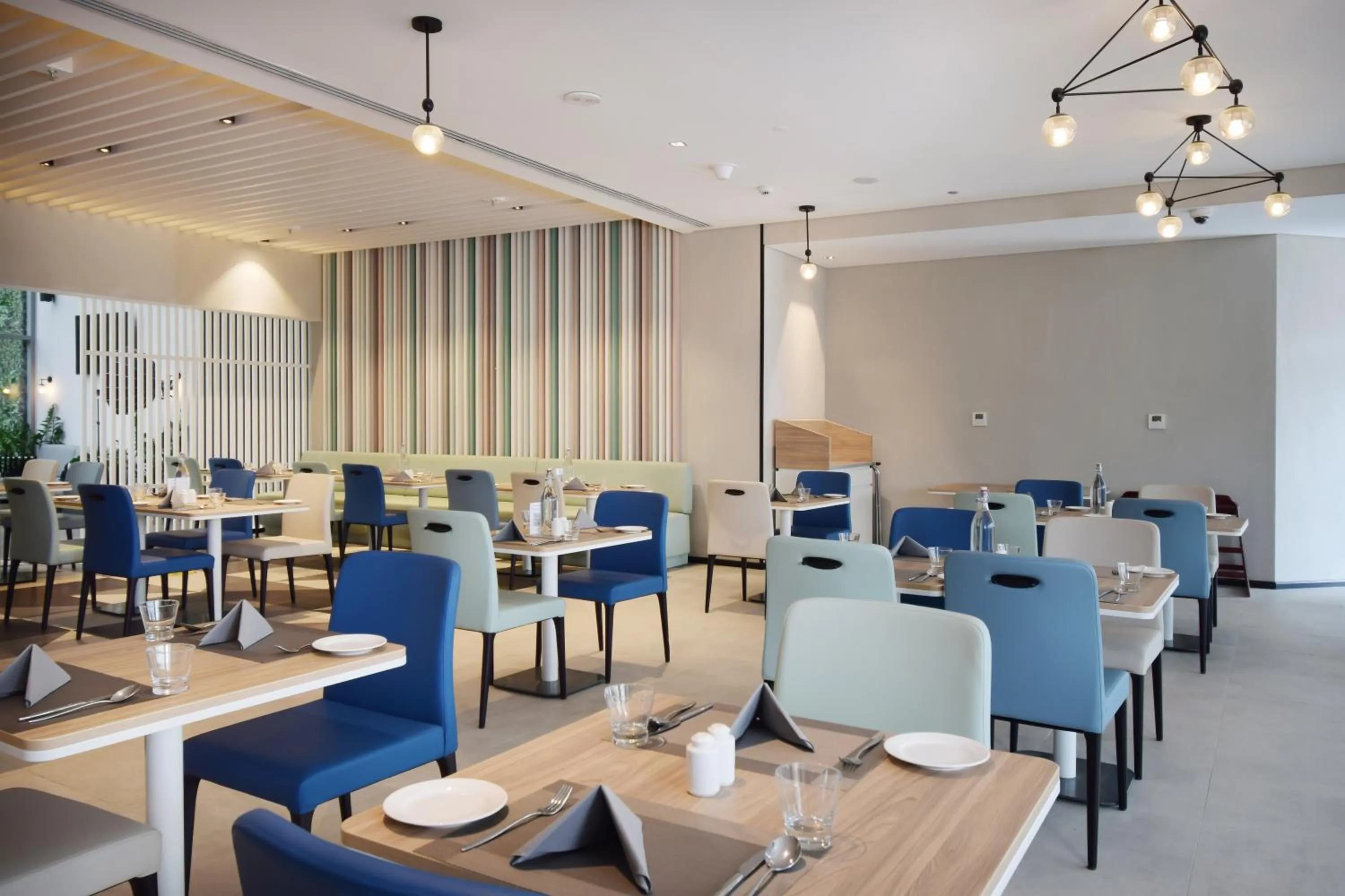 Restaurant/places to eat in Lemon Tree Hotel, Jumeirah Dubai