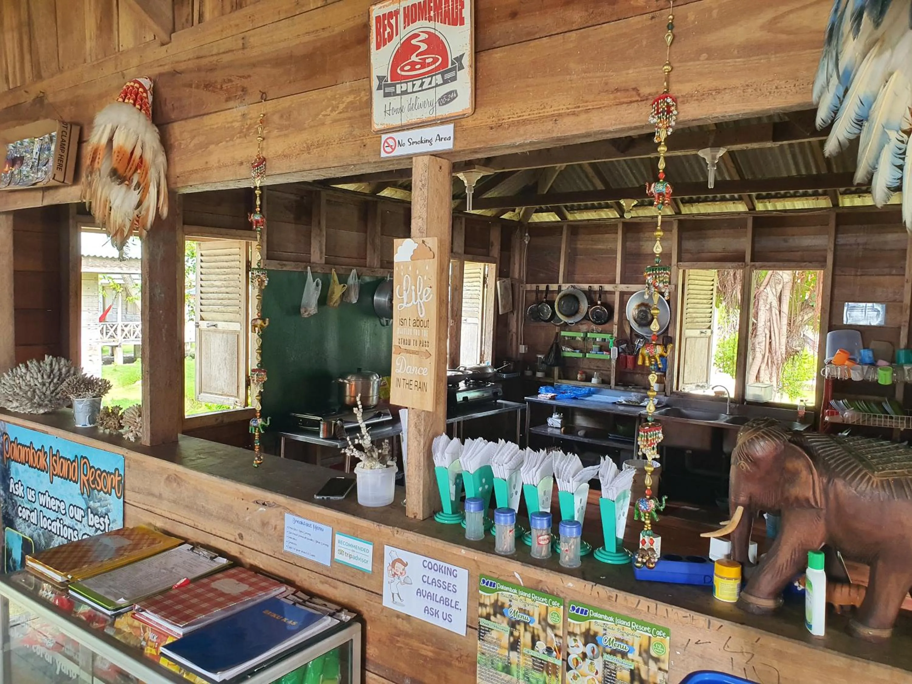 Restaurant/places to eat in MB Palambak Island Resort Pulau Banyak Aceh Singkil