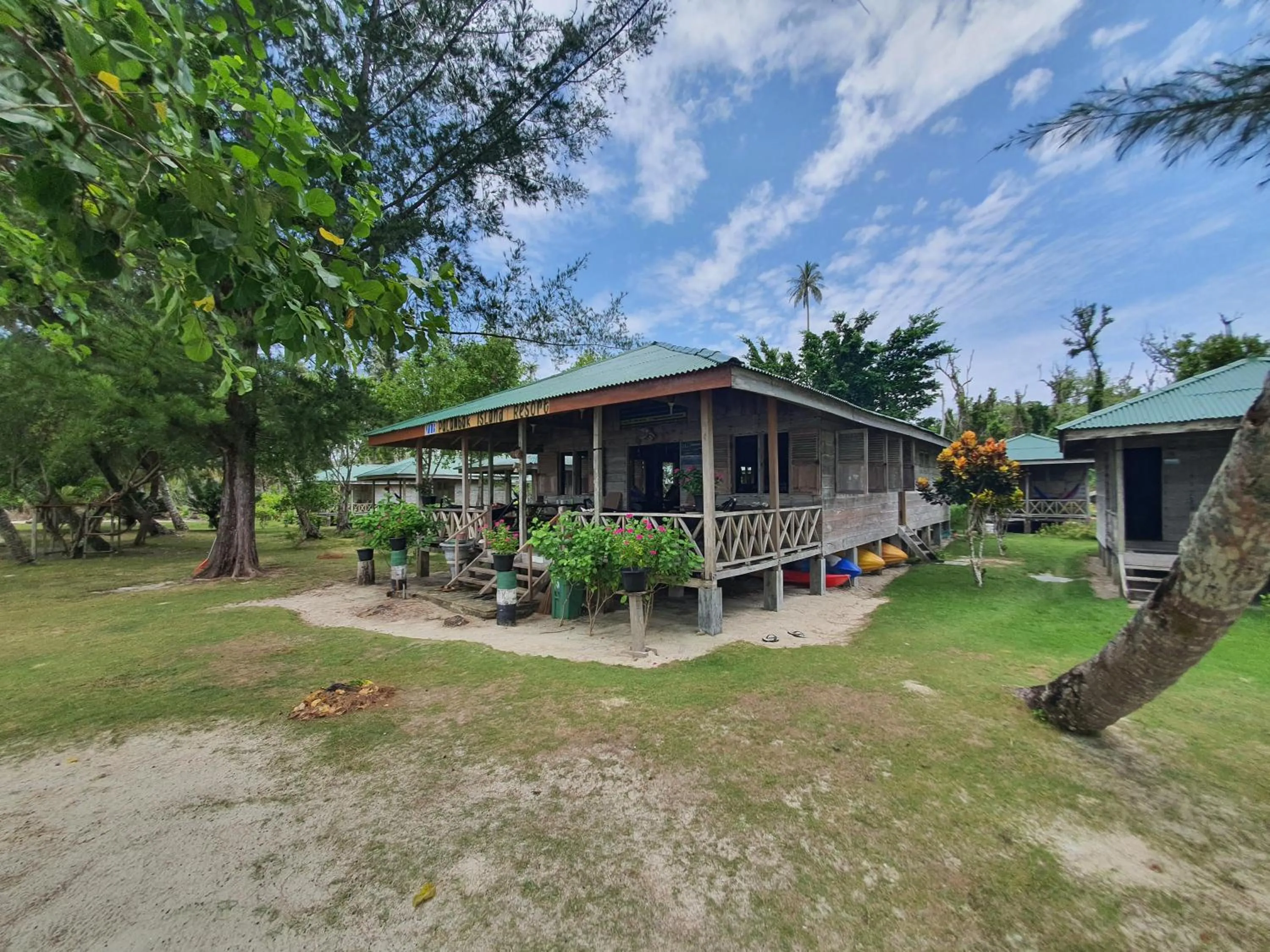 Restaurant/places to eat in MB Palambak Island Resort Pulau Banyak Aceh Singkil