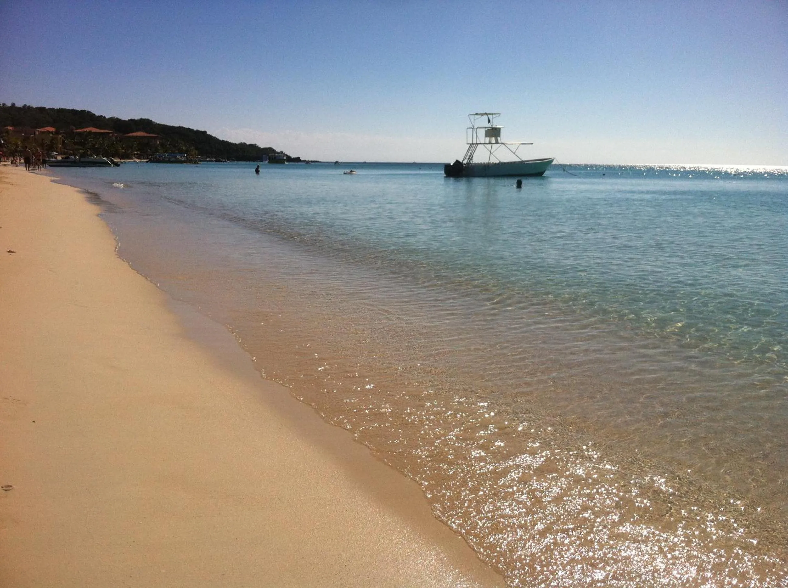 Beach in Splash Inn Dive Resort & Villas