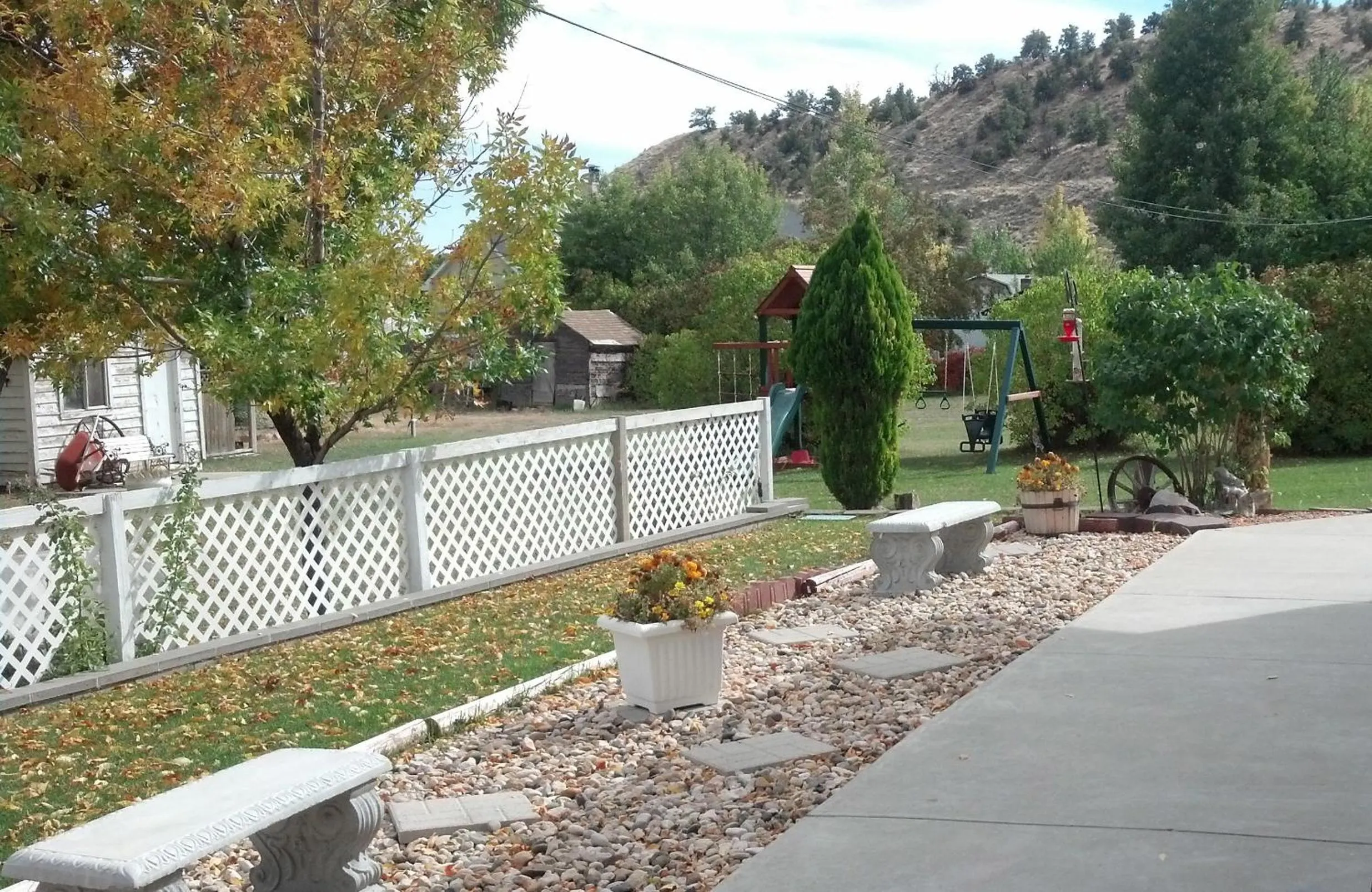 Garden view in Bybee's Steppingstone Motel