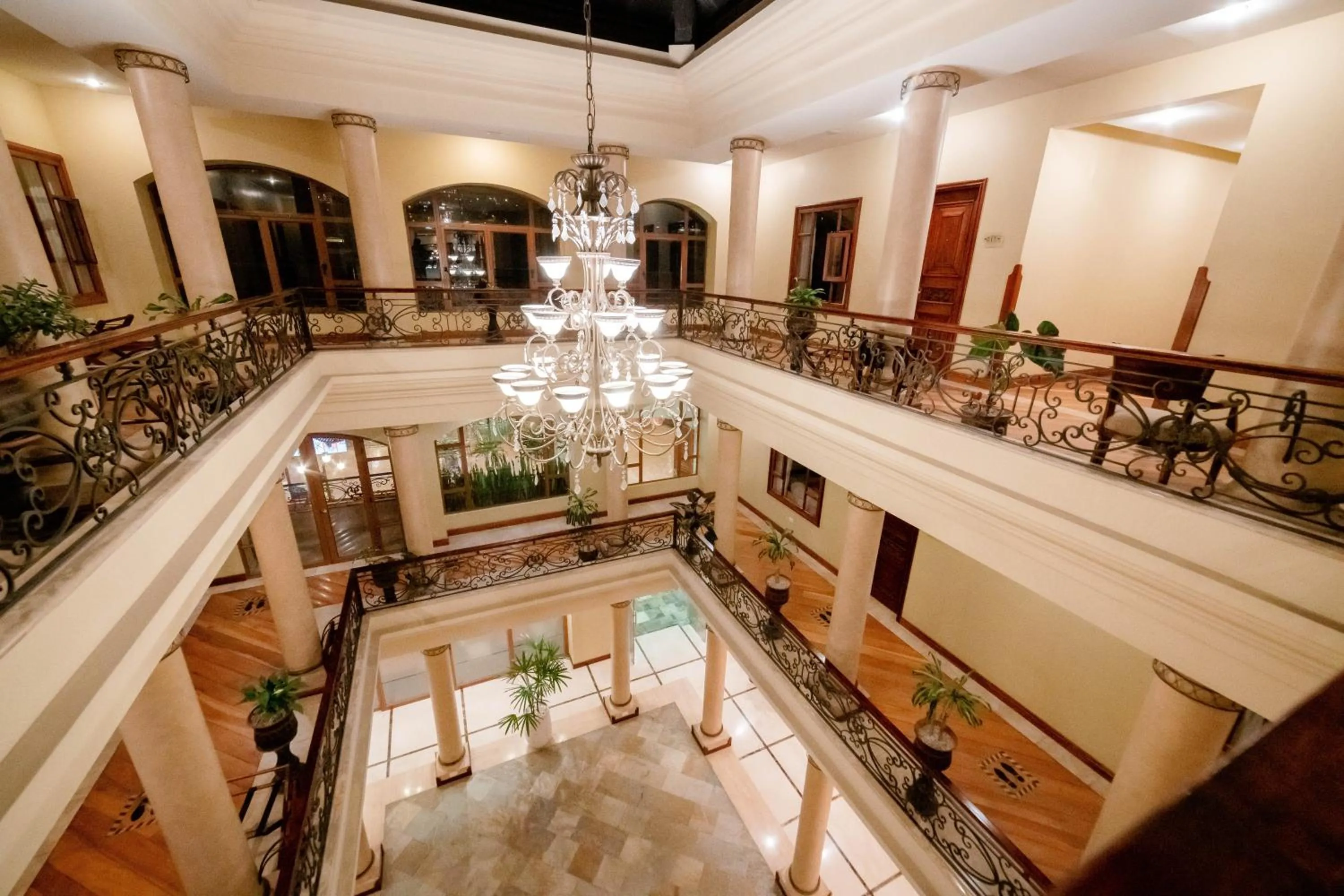 Grand Victoria Boutique Hotel