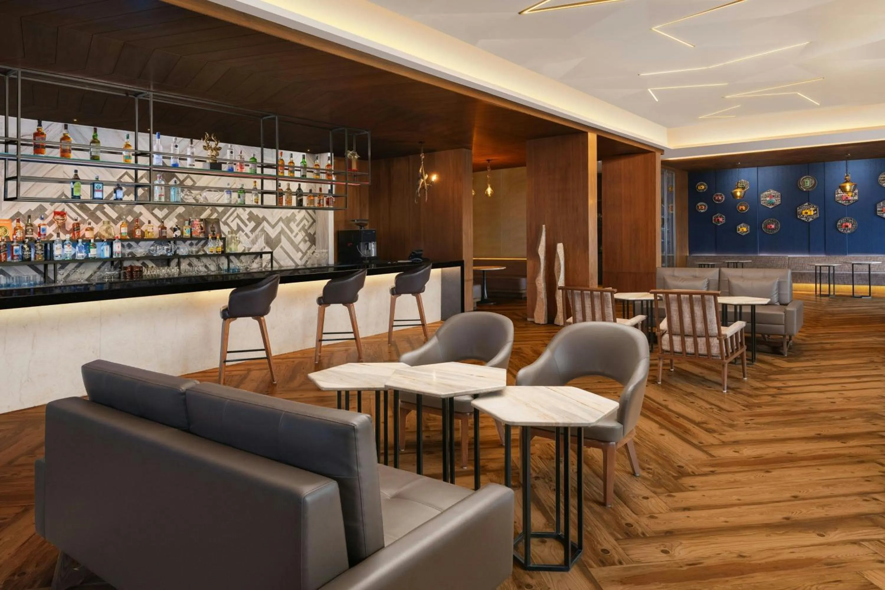 Lounge or bar in Courtyard by Marriott Amritsar