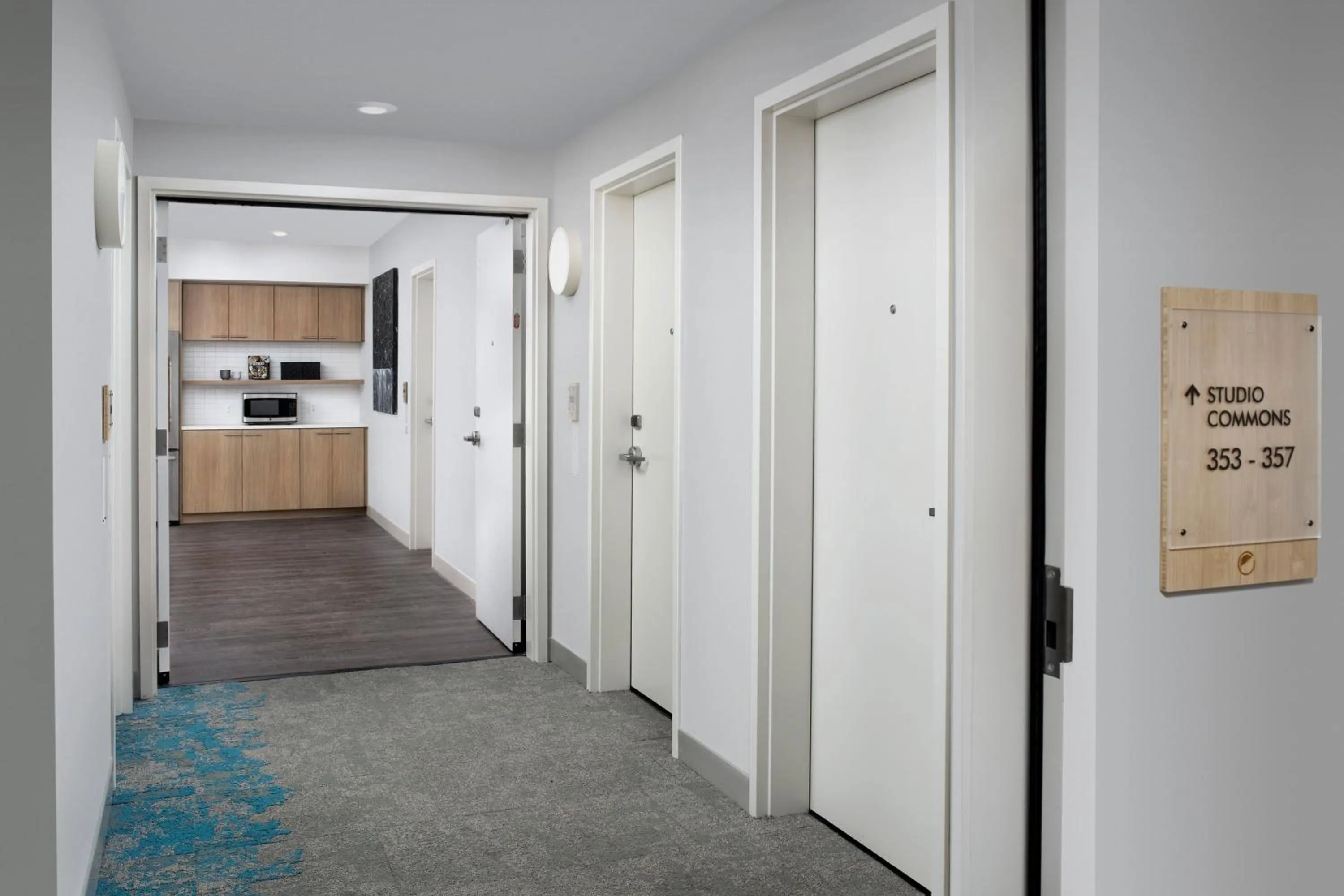 Photo of the whole room in Element Sedona