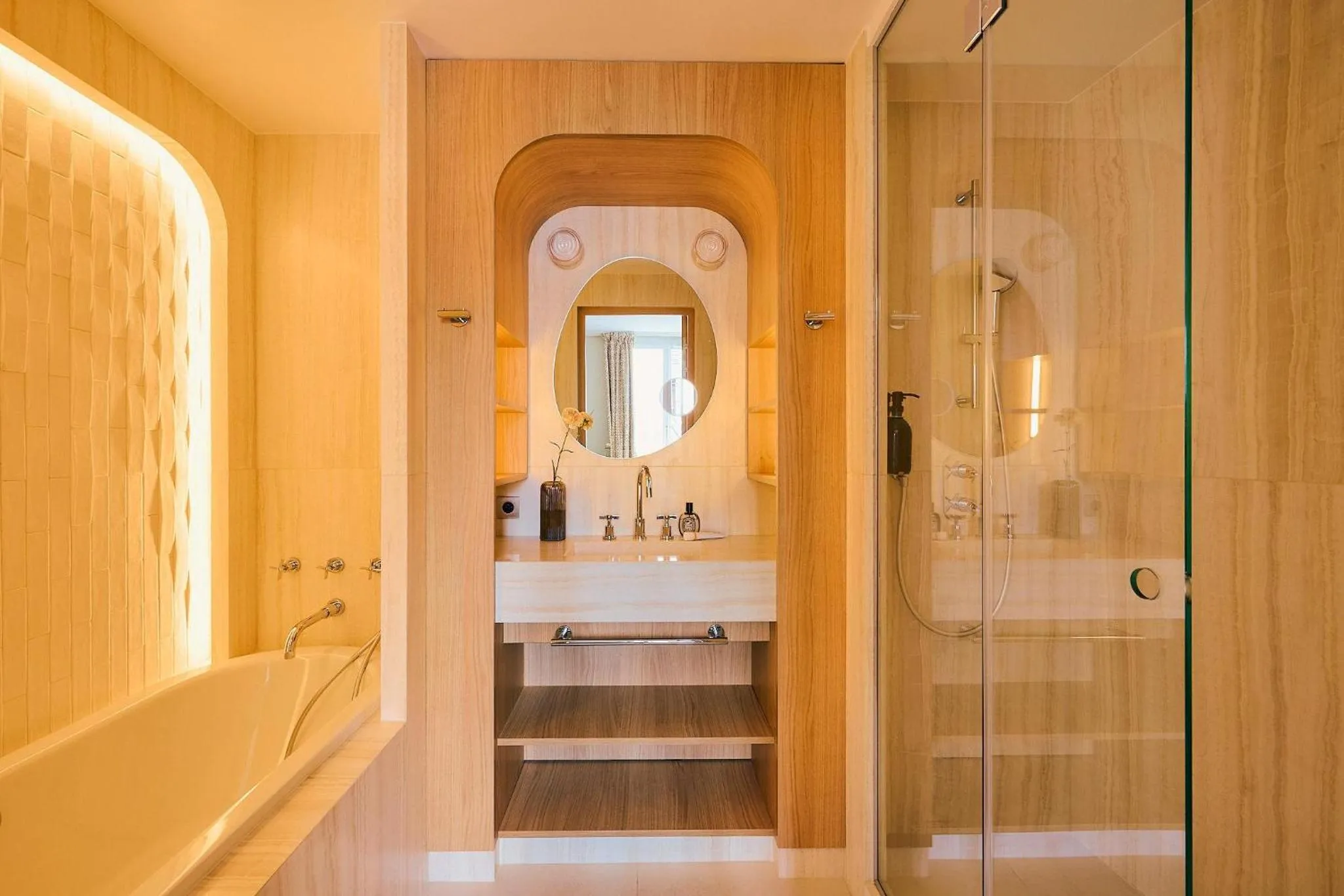 Shower in Hôtel Madison