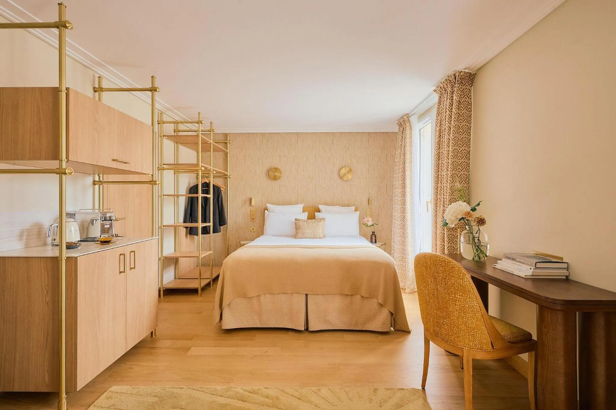 Photo of the whole room, Bed in Hôtel Madison