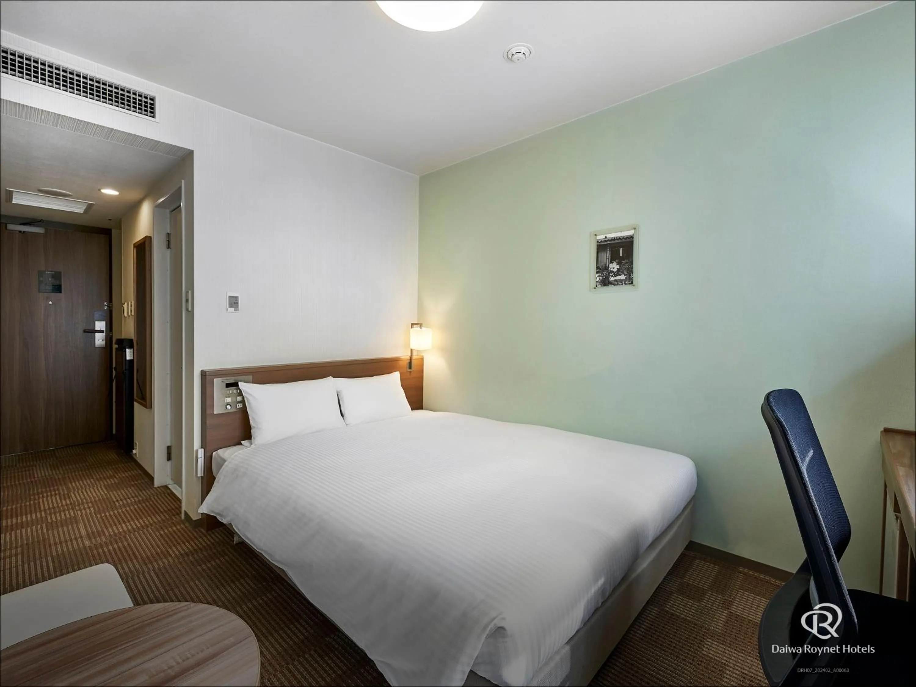 Photo of the whole room, Bed in Daiwa Roynet Hotel Okinawa-Kenchomae