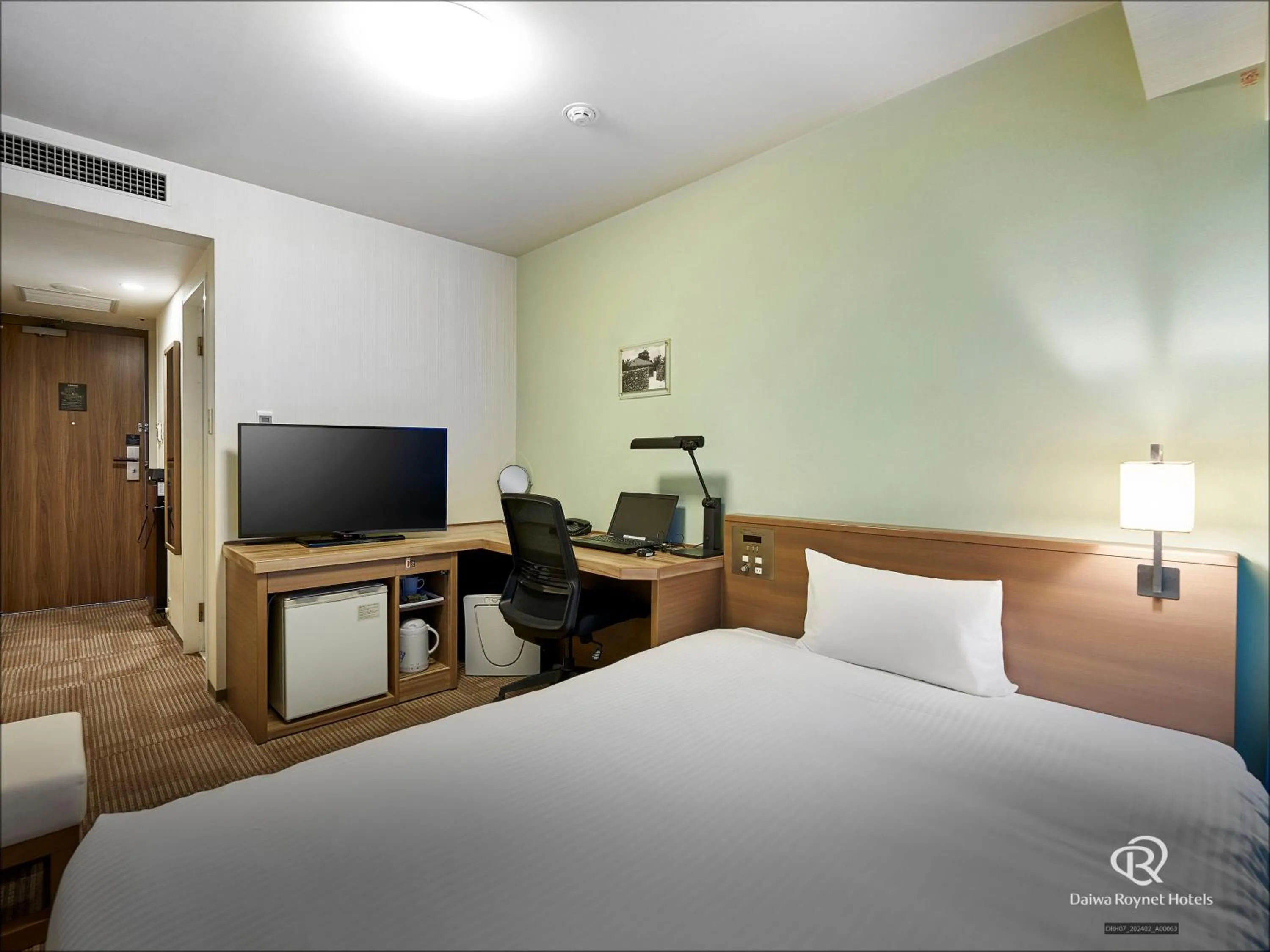 Photo of the whole room, Bed in Daiwa Roynet Hotel Okinawa-Kenchomae