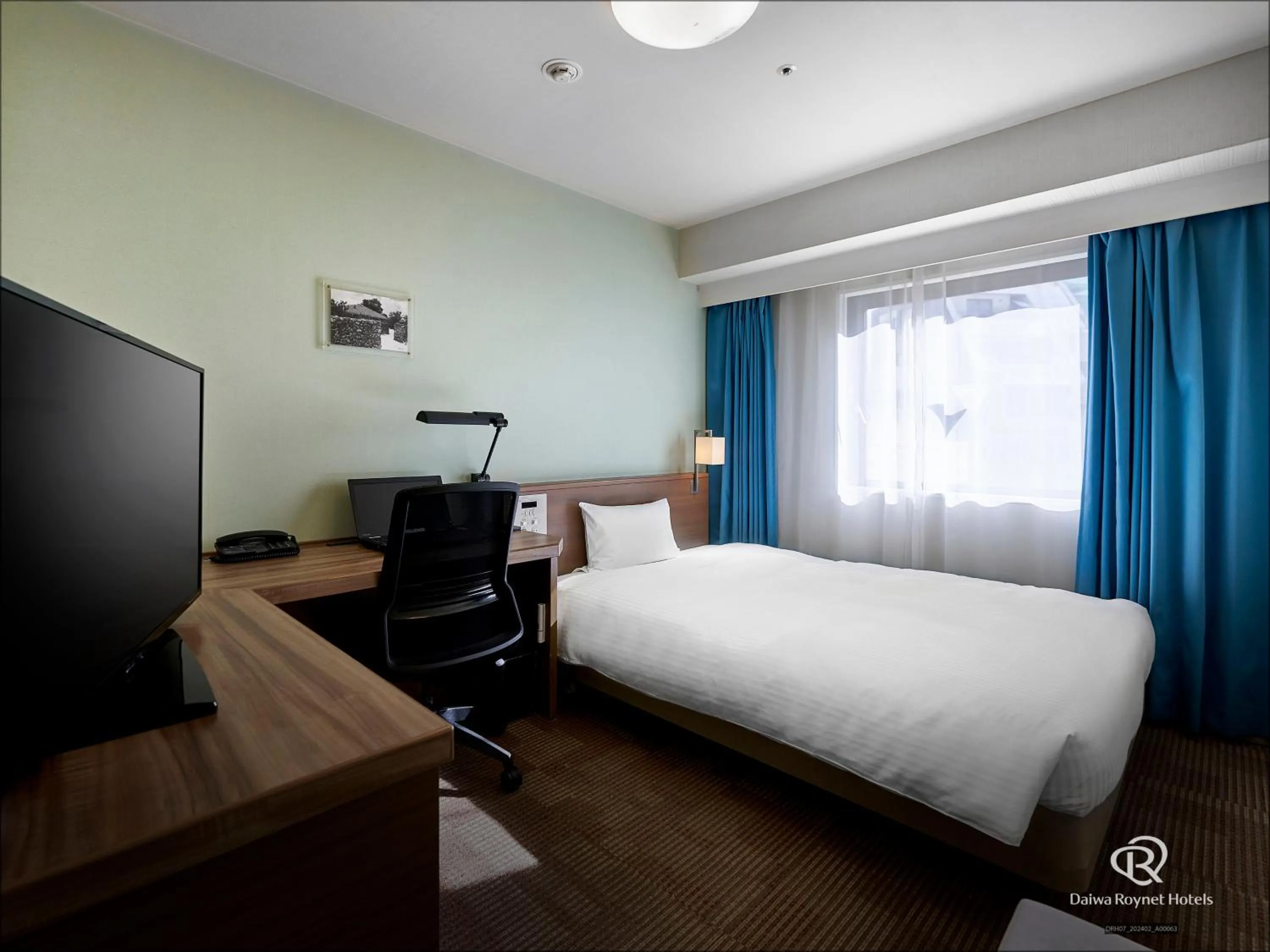 Photo of the whole room, Bed in Daiwa Roynet Hotel Okinawa-Kenchomae