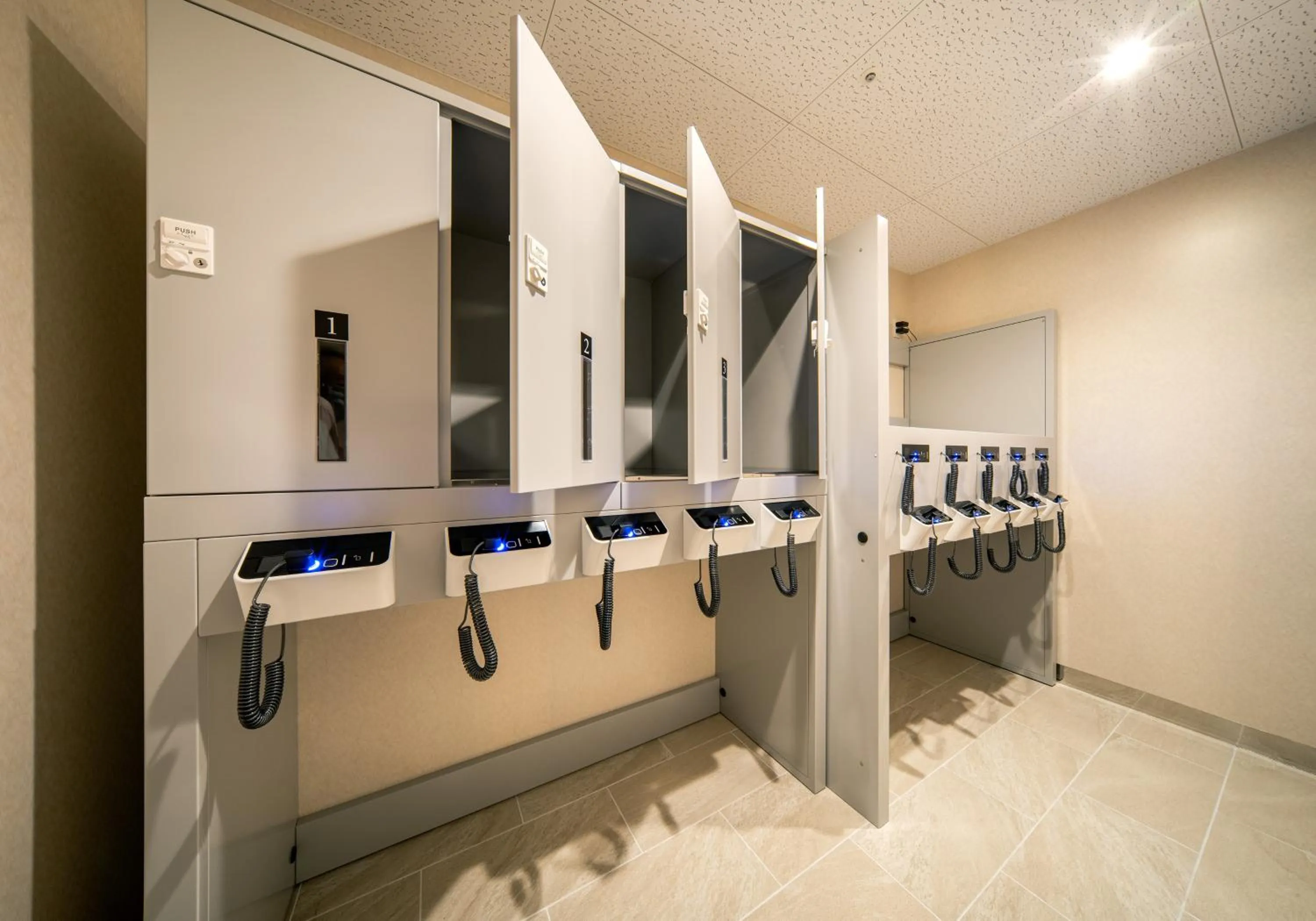 microwave in Daiwa Roynet Hotel Okinawa-Kenchomae