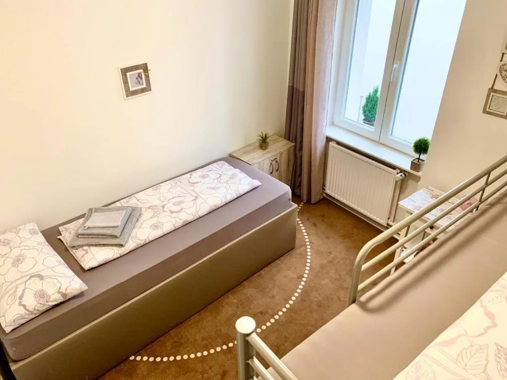 Bed in New Hostel Berlin Mitte FREE SNACK hot tea and coffee