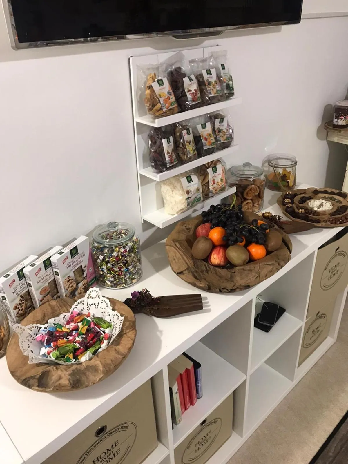 New Hostel Berlin Mitte FREE SNACK hot tea and coffee