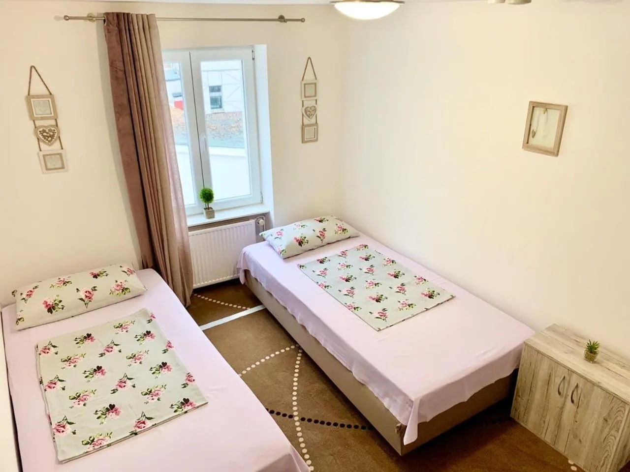 Bed in New Hostel Berlin Mitte FREE SNACK hot tea and coffee