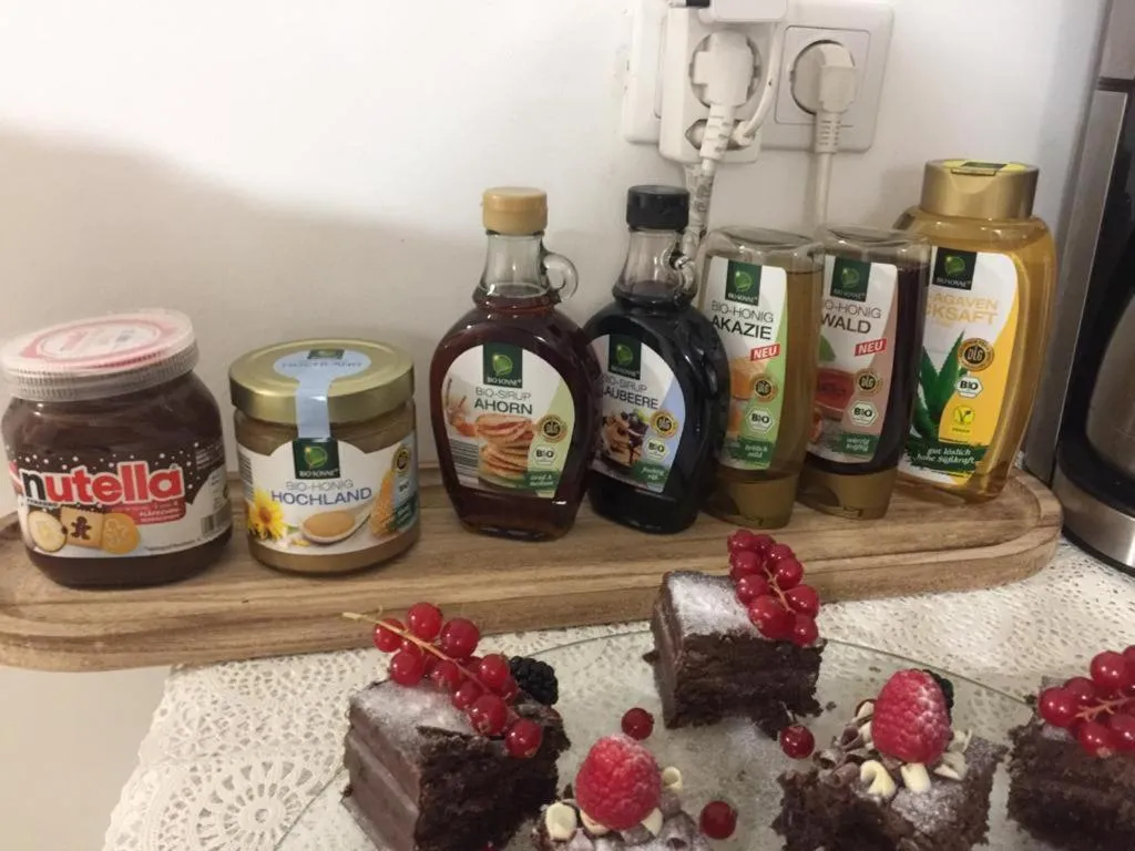 New Hostel Berlin Mitte FREE SNACK hot tea and coffee