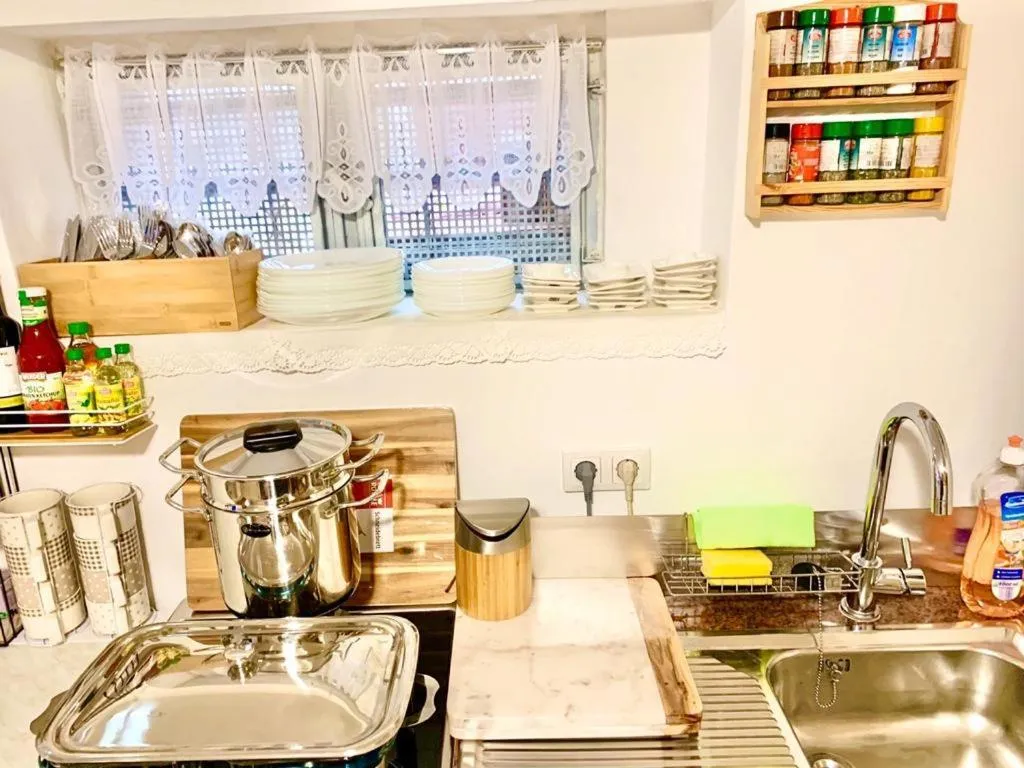 Kitchen or kitchenette in New Hostel Berlin Mitte FREE SNACK hot tea and coffee