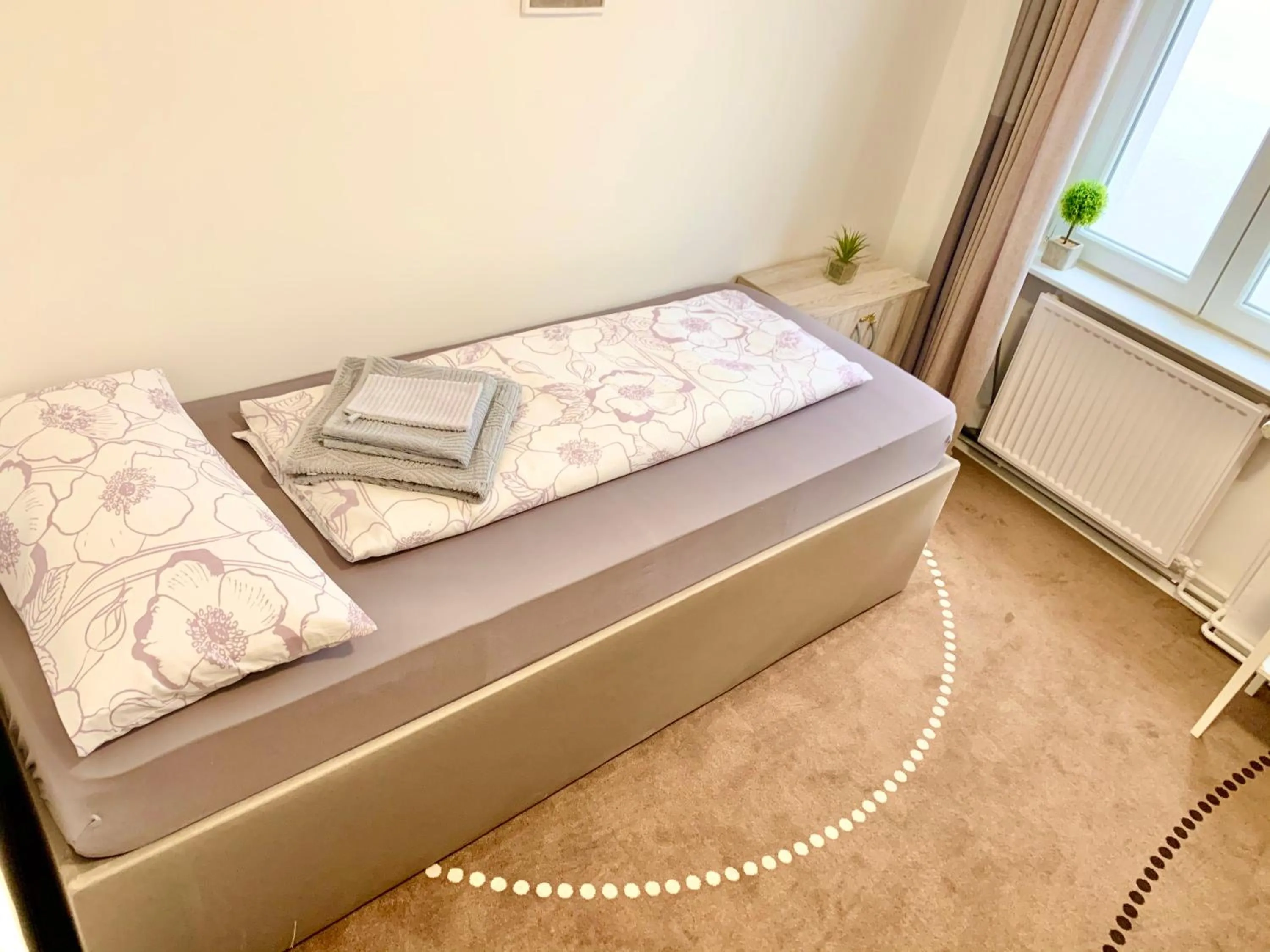 Bed in New Hostel Berlin Mitte FREE SNACK hot tea and coffee