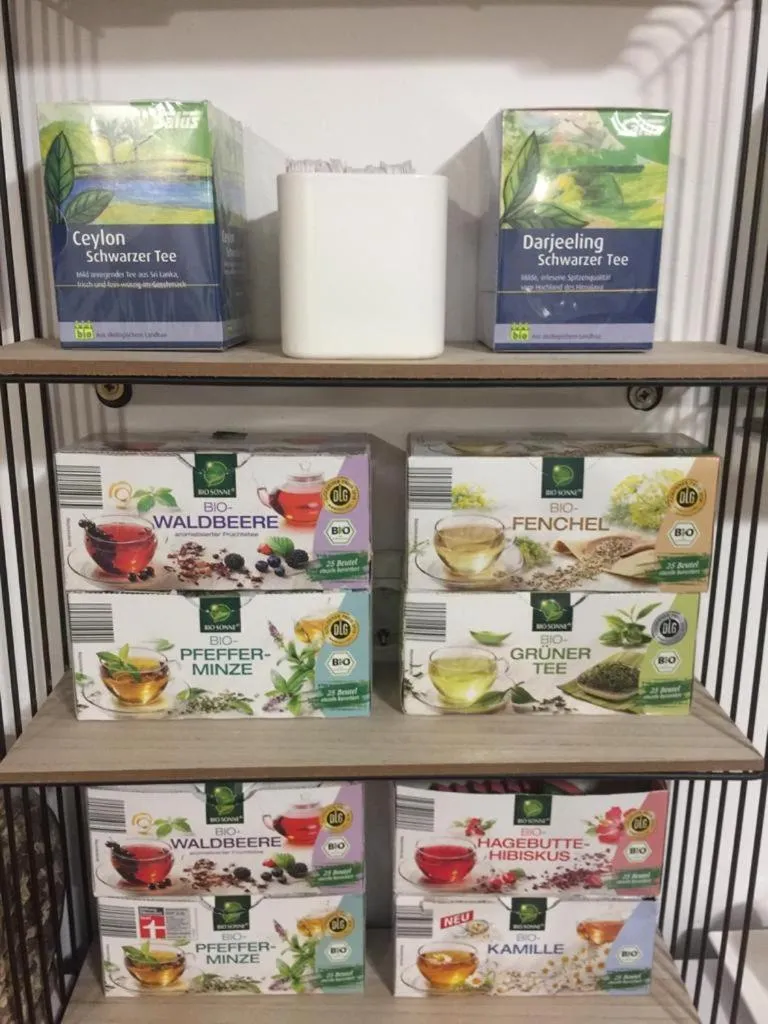 New Hostel Berlin Mitte FREE SNACK hot tea and coffee