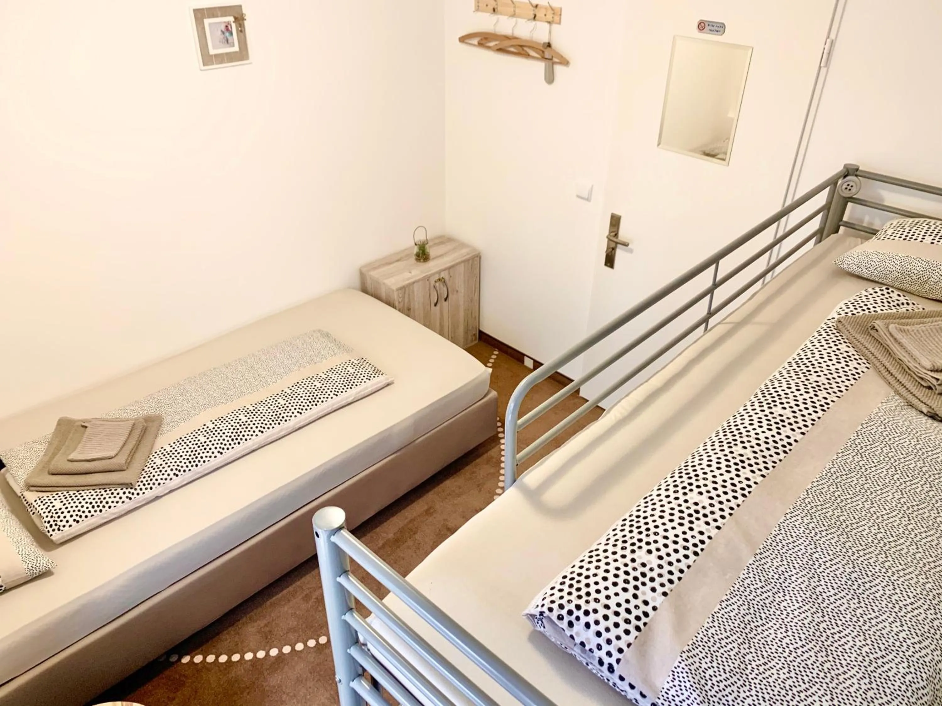 Bed in New Hostel Berlin Mitte FREE SNACK hot tea and coffee