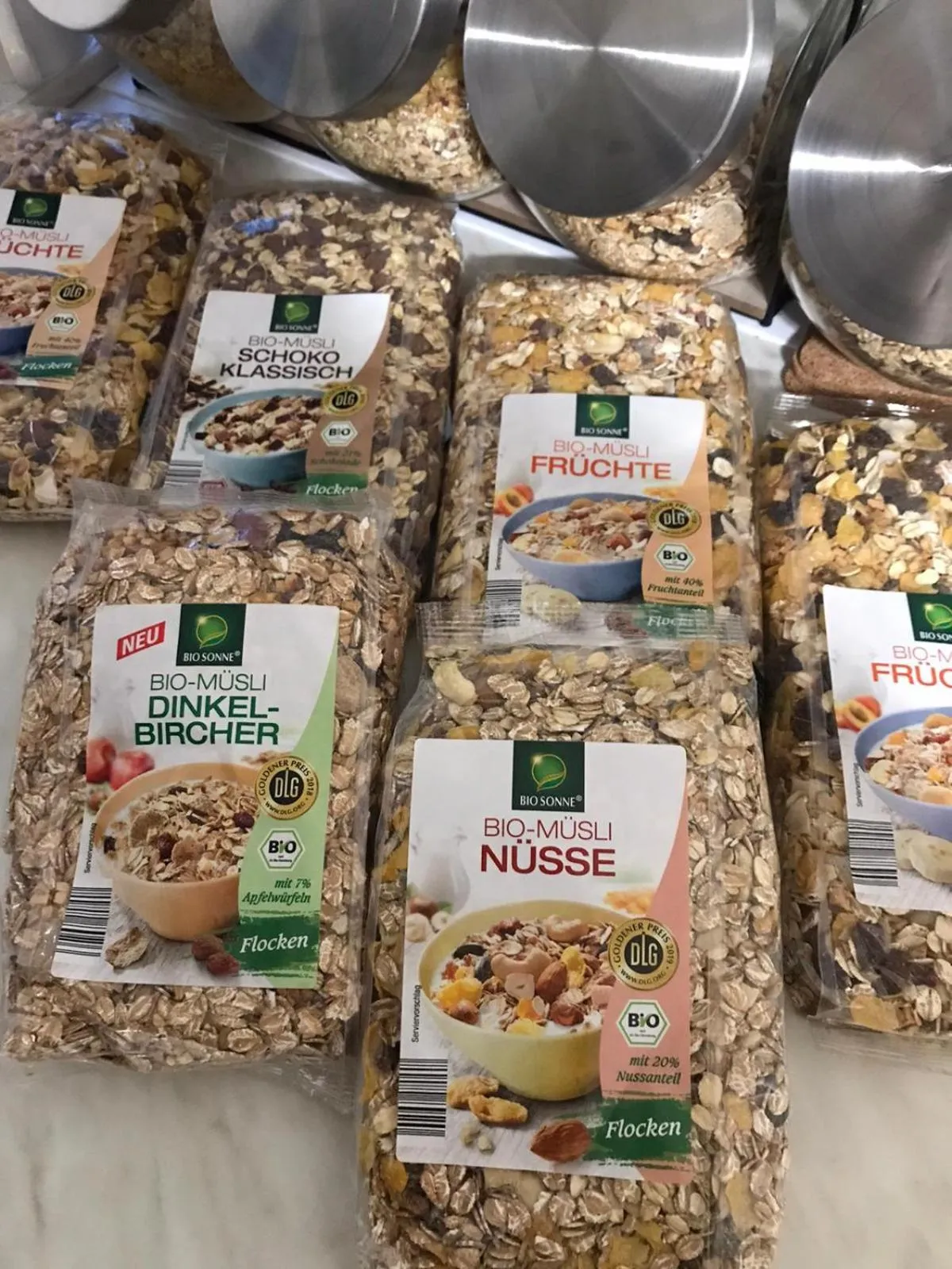 New Hostel Berlin Mitte FREE SNACK hot tea and coffee