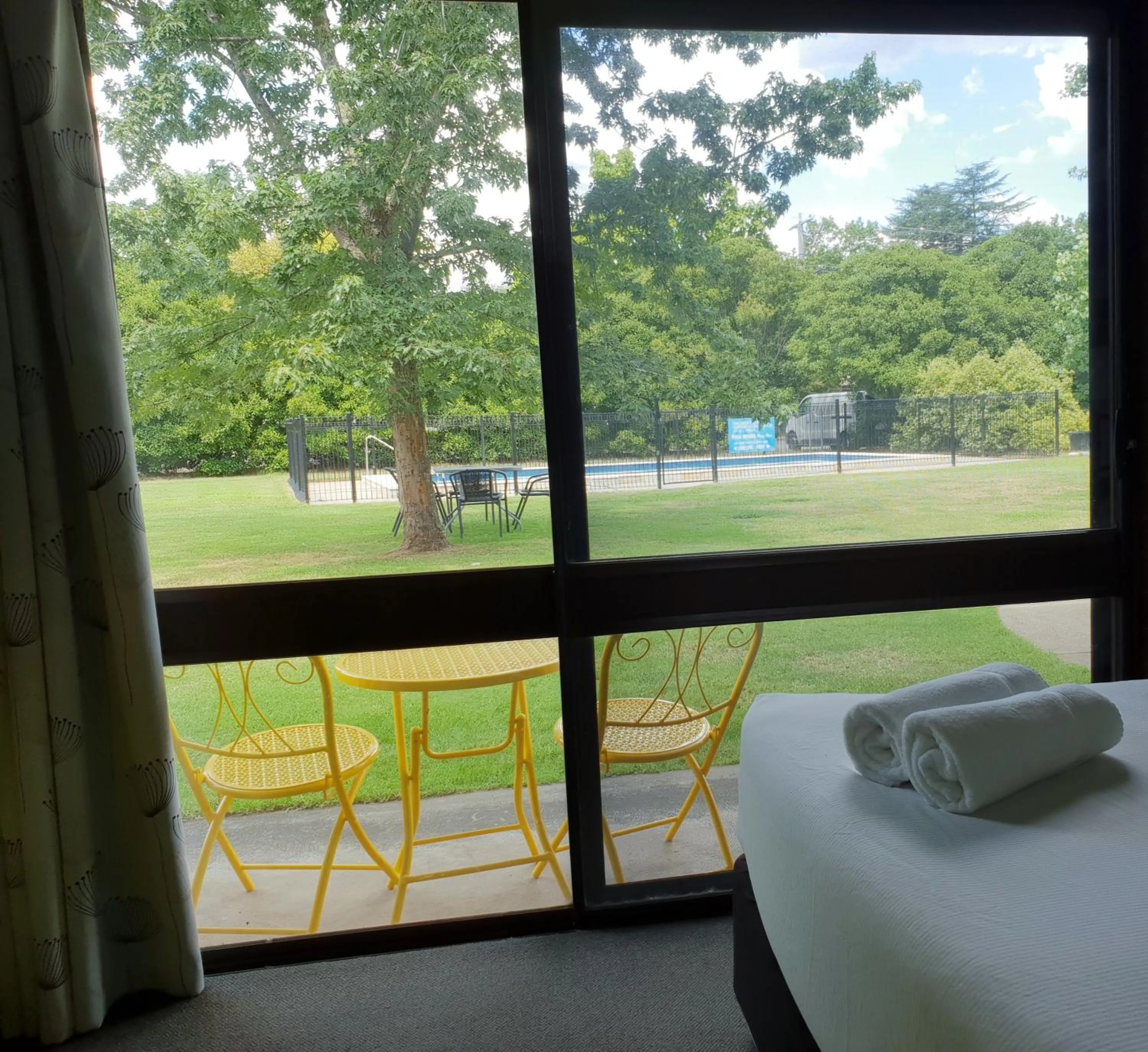 Bedroom, Bed in Bogong View Motor Inn