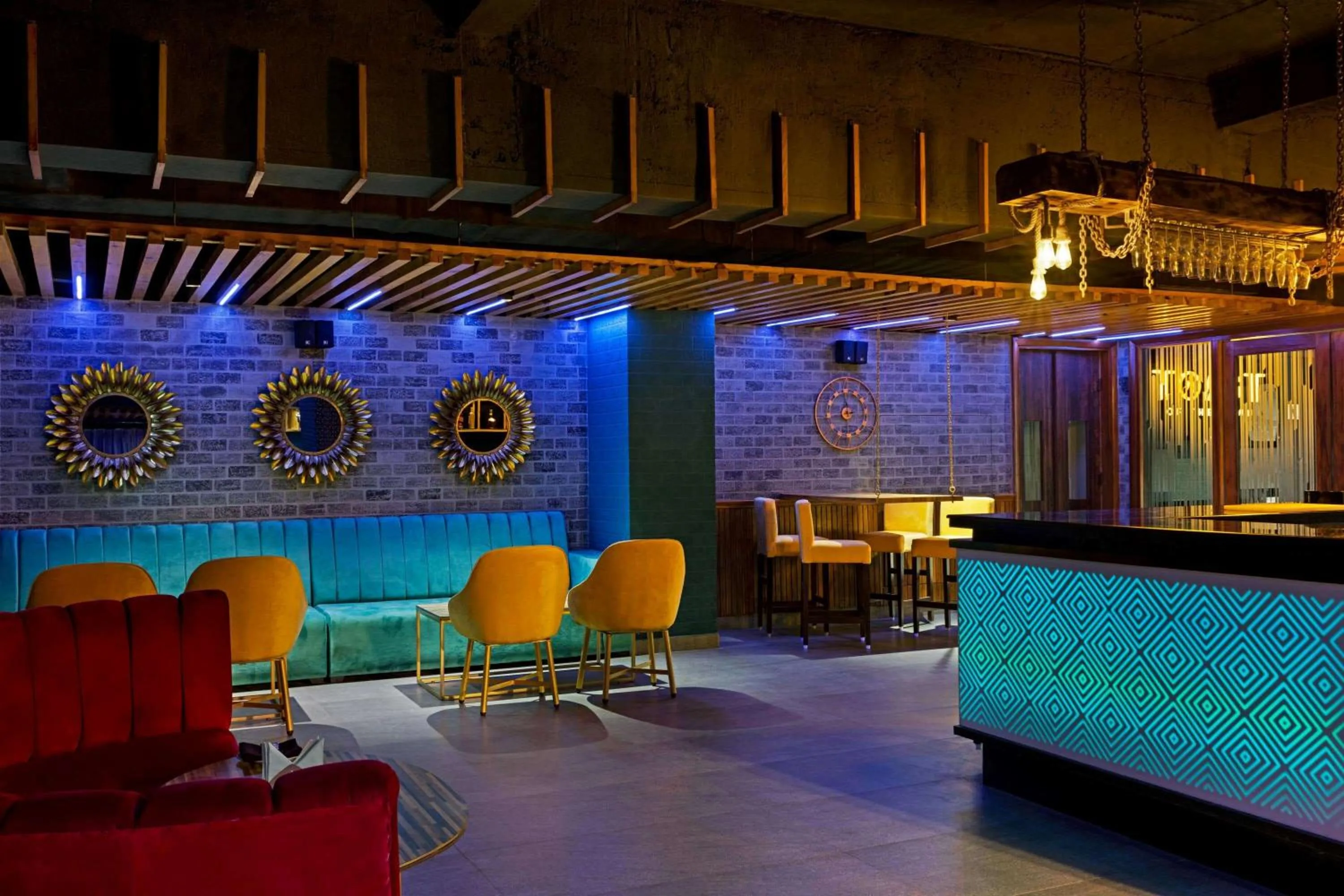 Lounge or bar in Ramada by Wyndham Aligarh GT Road