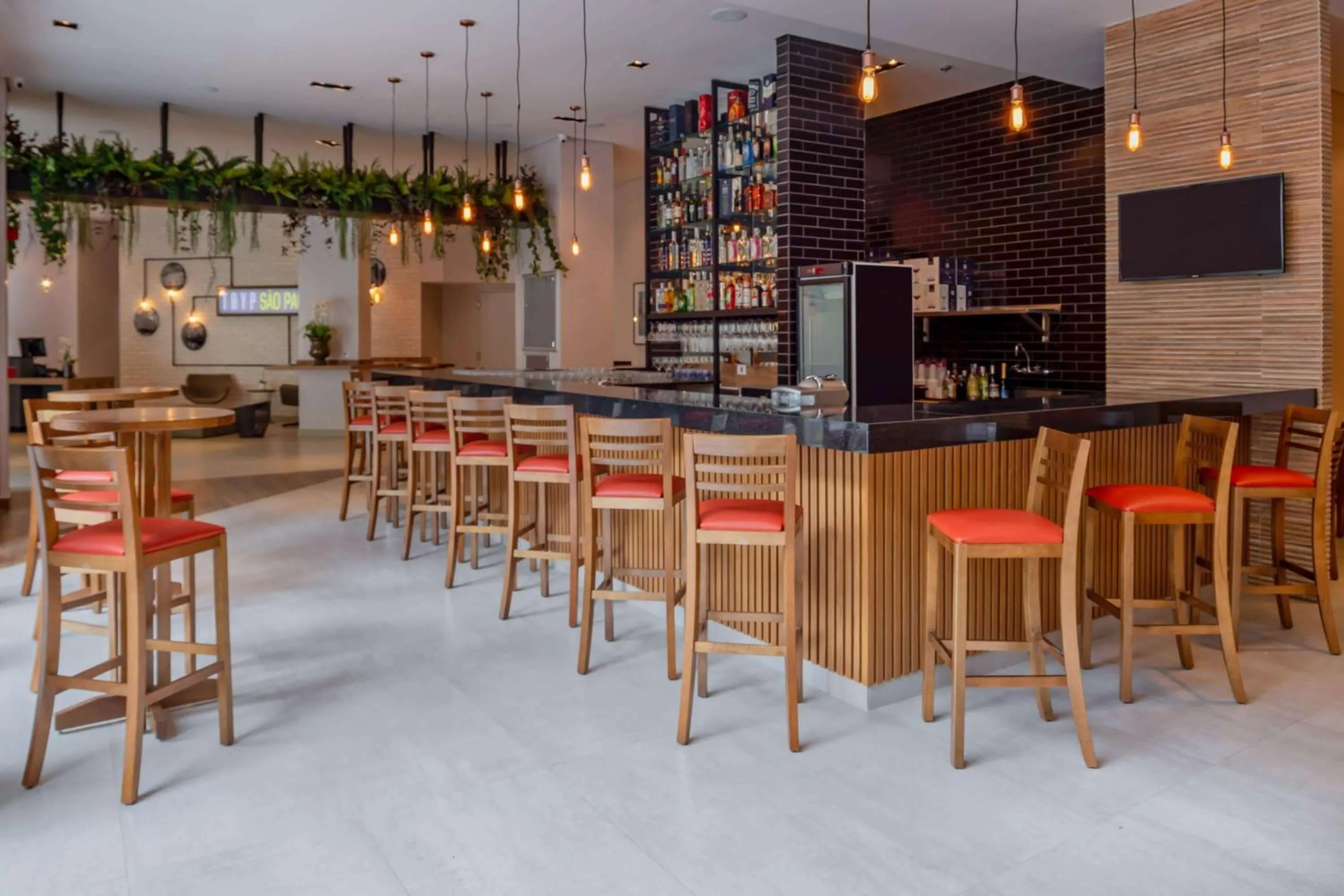 Lounge or bar in TRYP by Wyndham São Paulo Paulista Paraíso