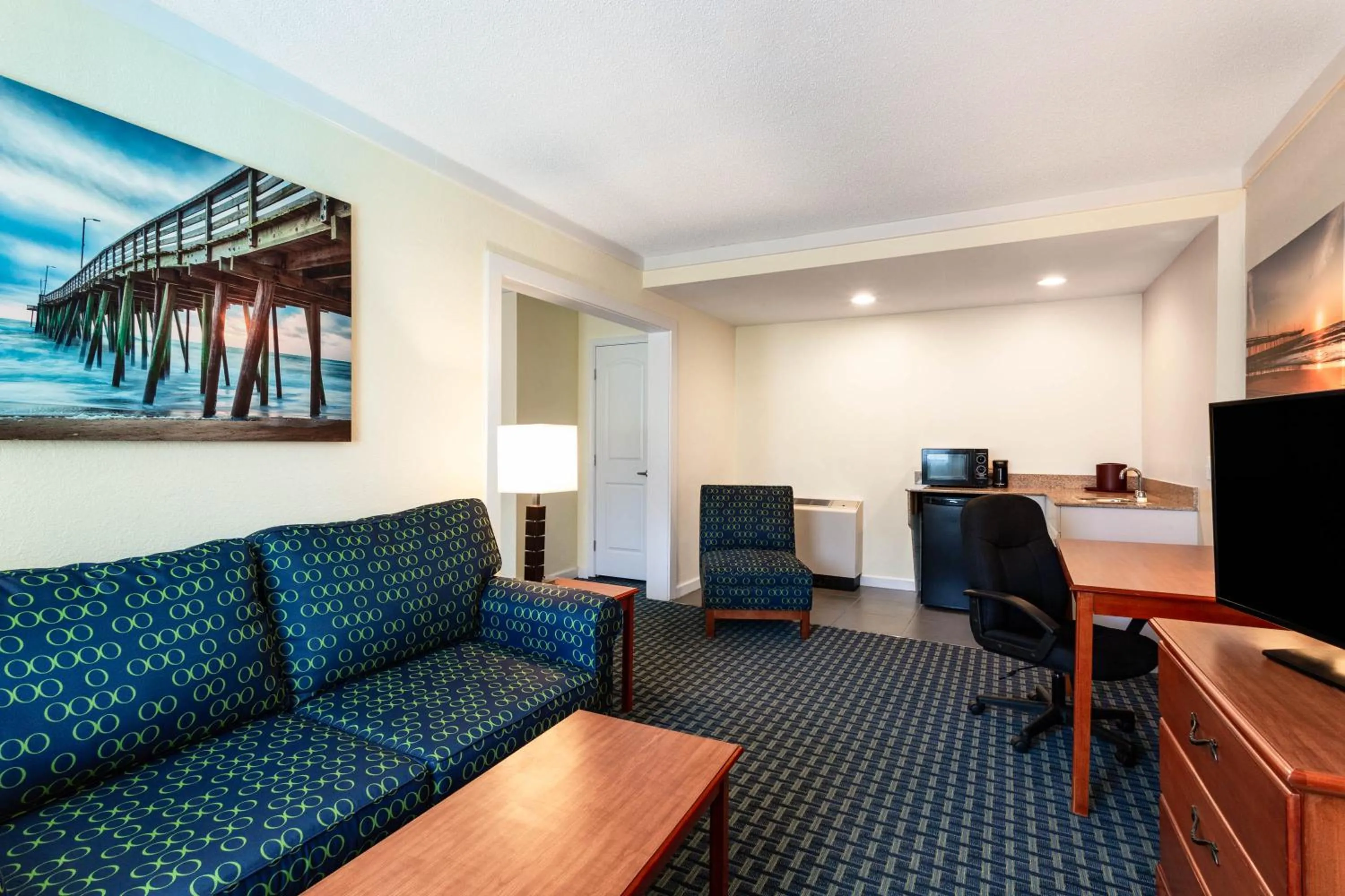 Living room in Ramada by Wyndham Virginia Beach