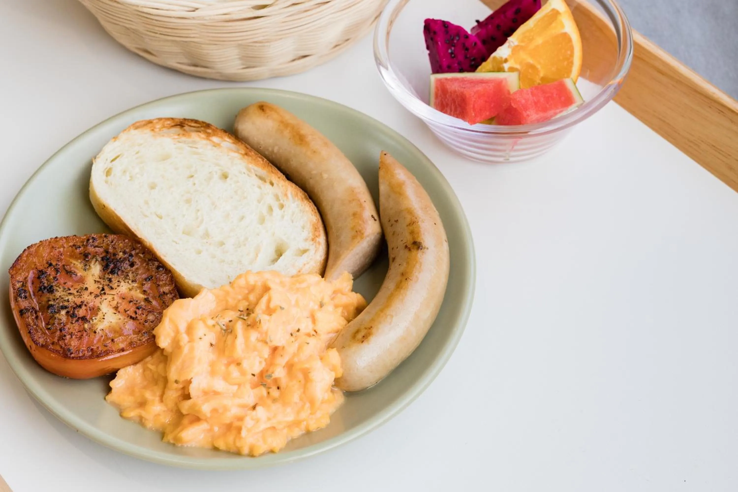 Breakfast in Urban Living Residence