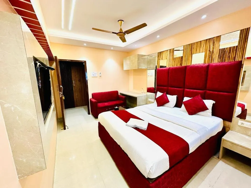 Bed in Hotel Vashi Inn