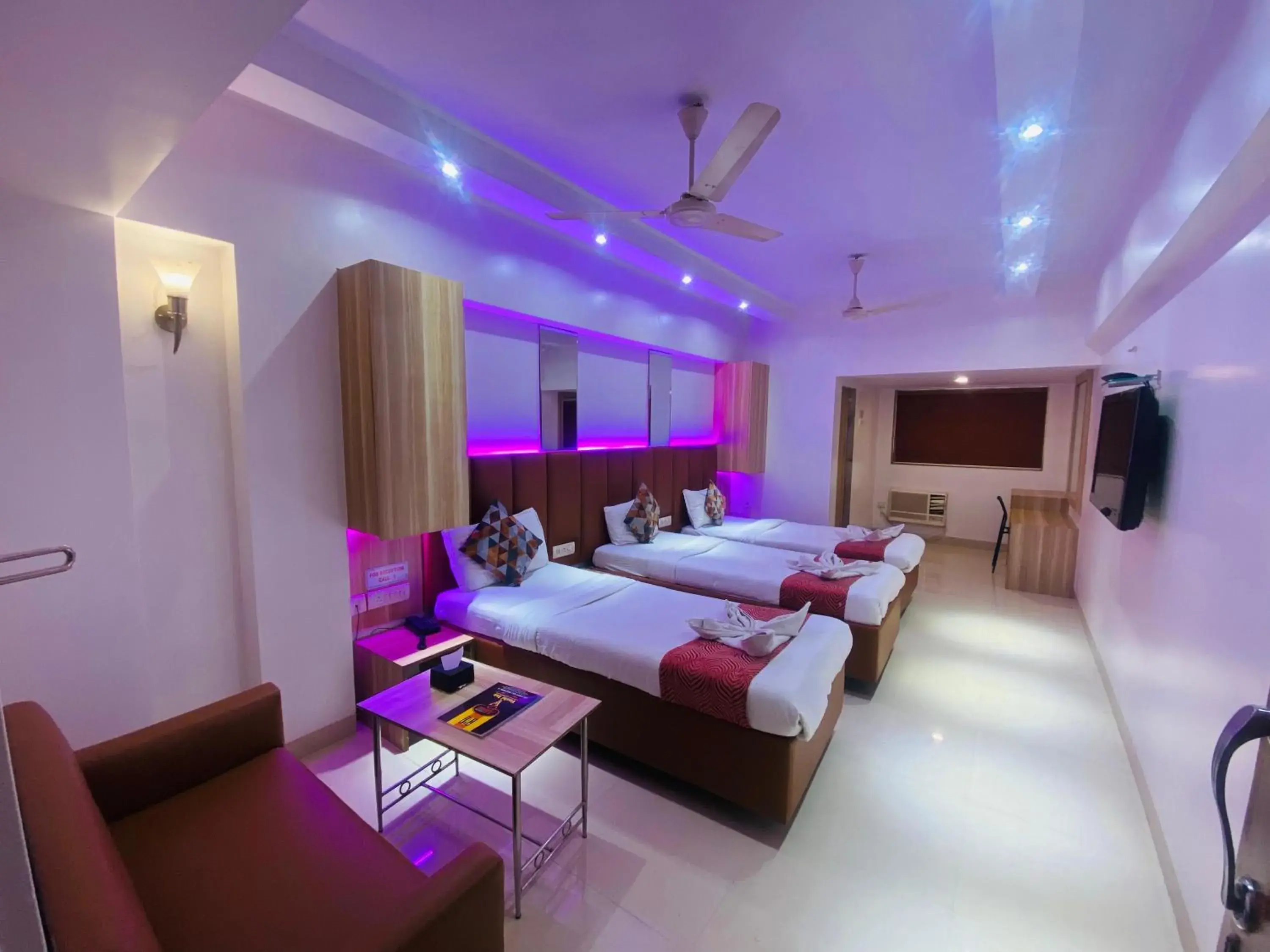 Classic Triple Room in Hotel Vashi Inn Classic Triple Room in Hotel Vashi Inn