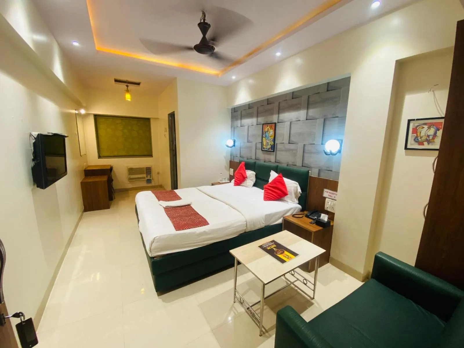 Photo of the whole room, Bed in Hotel Vashi Inn