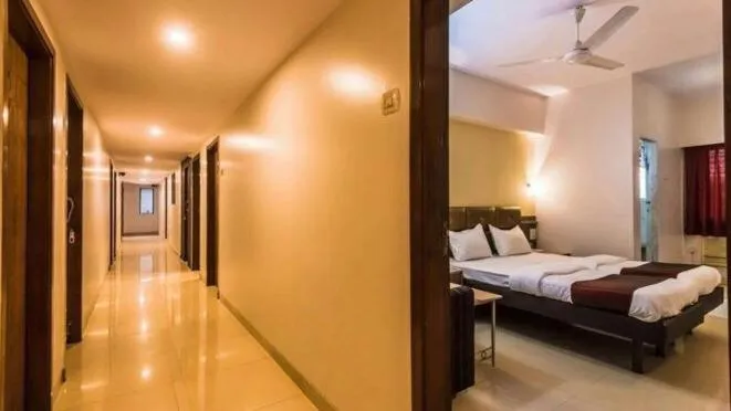 Lobby or reception, Bed in Hotel Vashi Inn