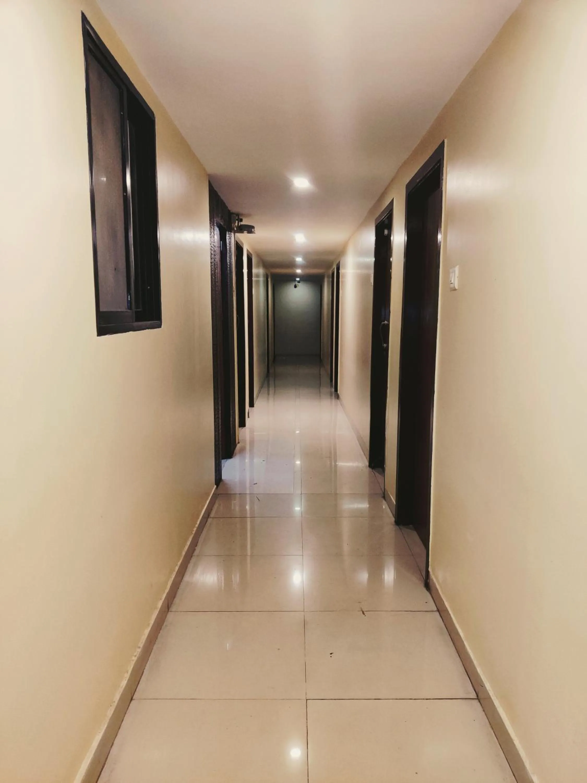 Area and facilities in Hotel Vashi Inn