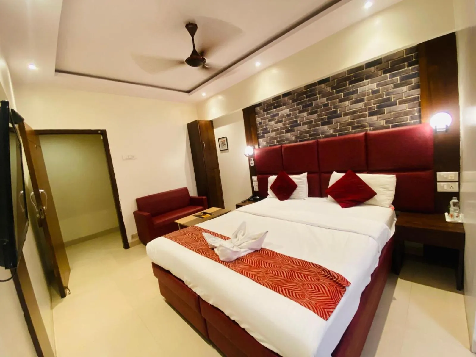Photo of the whole room, Bed in Hotel Vashi Inn