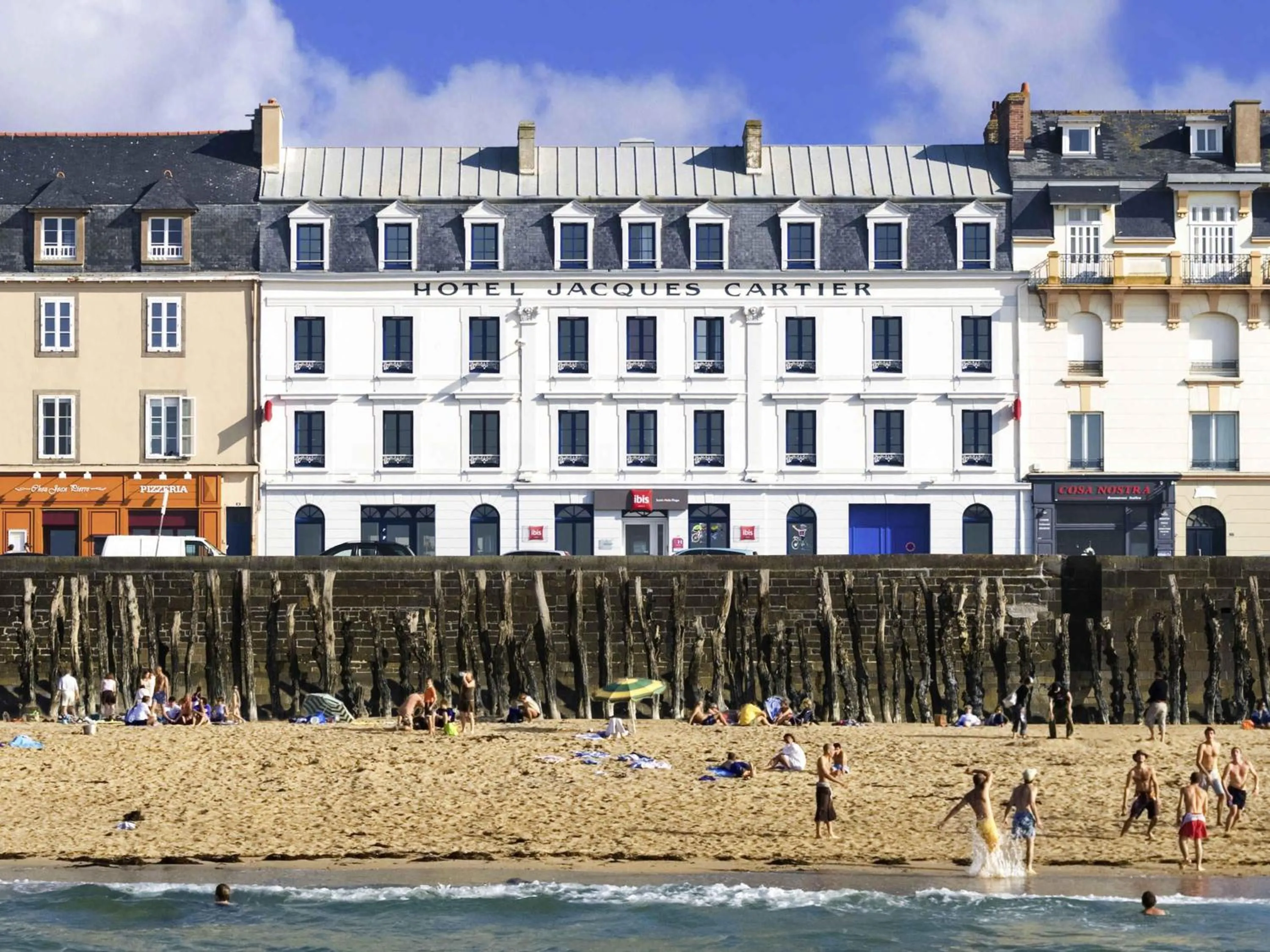 Property building in ibis Saint Malo Plage