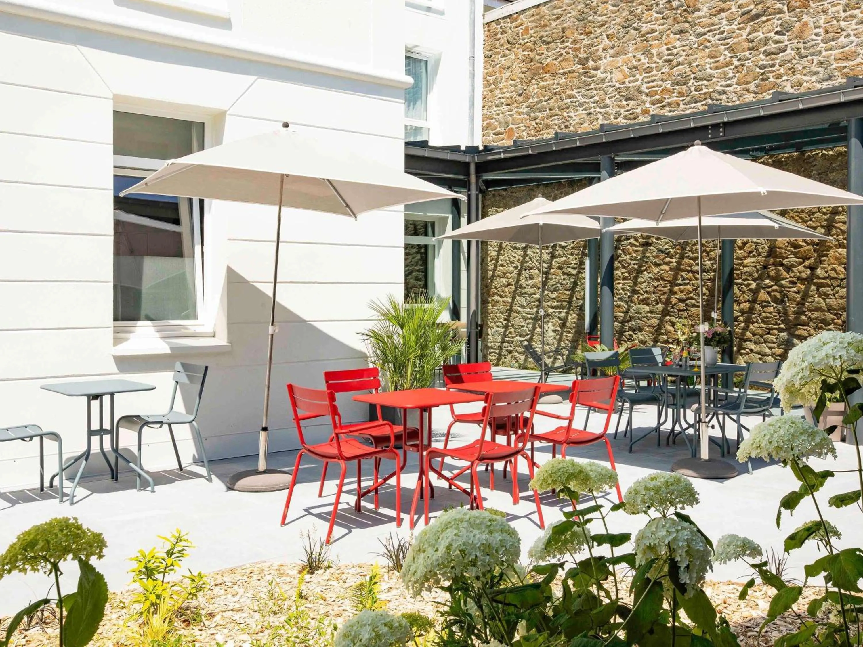 Property building in ibis Saint Malo Plage