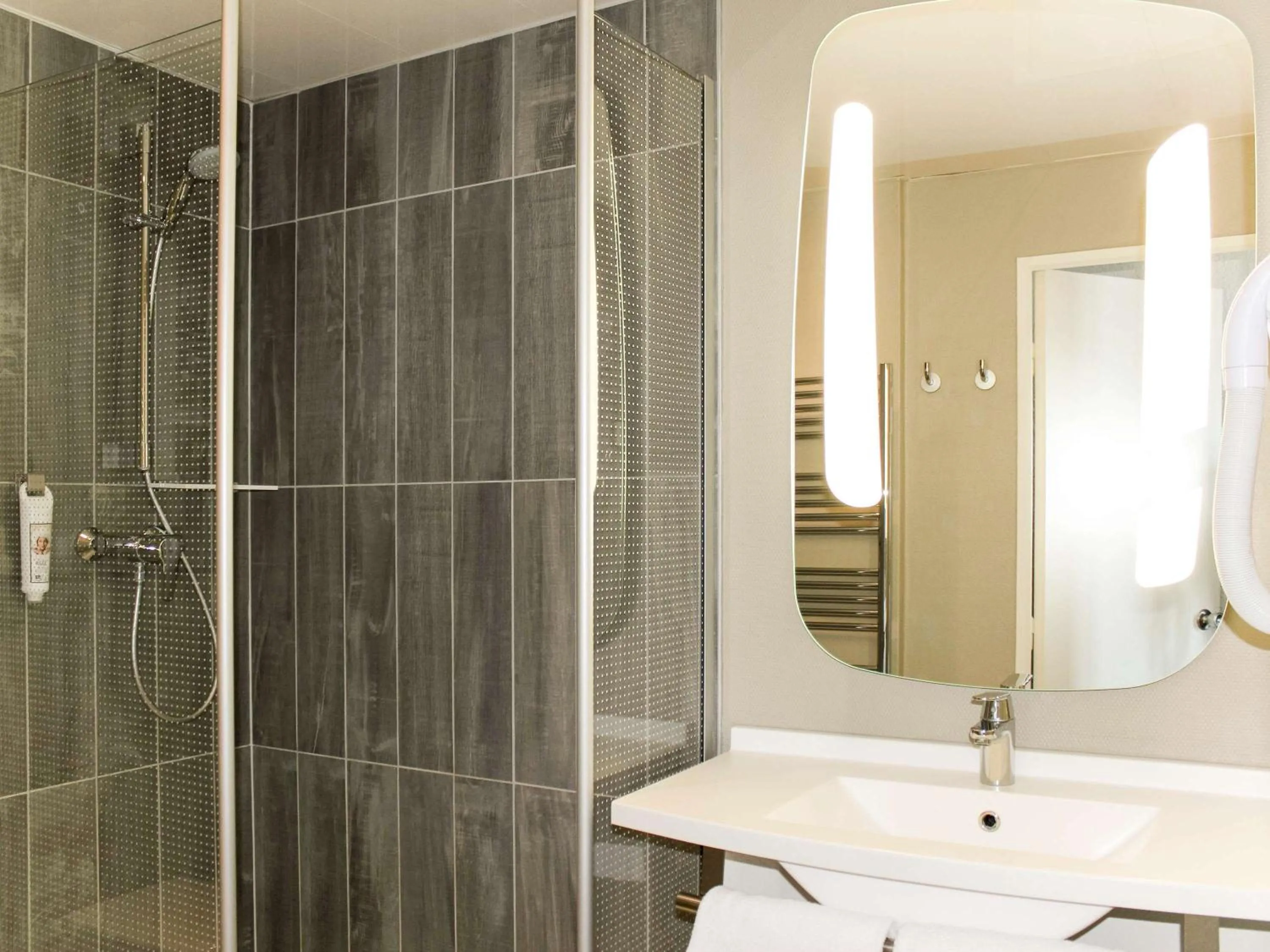 Apartment with One Double Bed and One Sofabed in ibis Saint Malo Plage