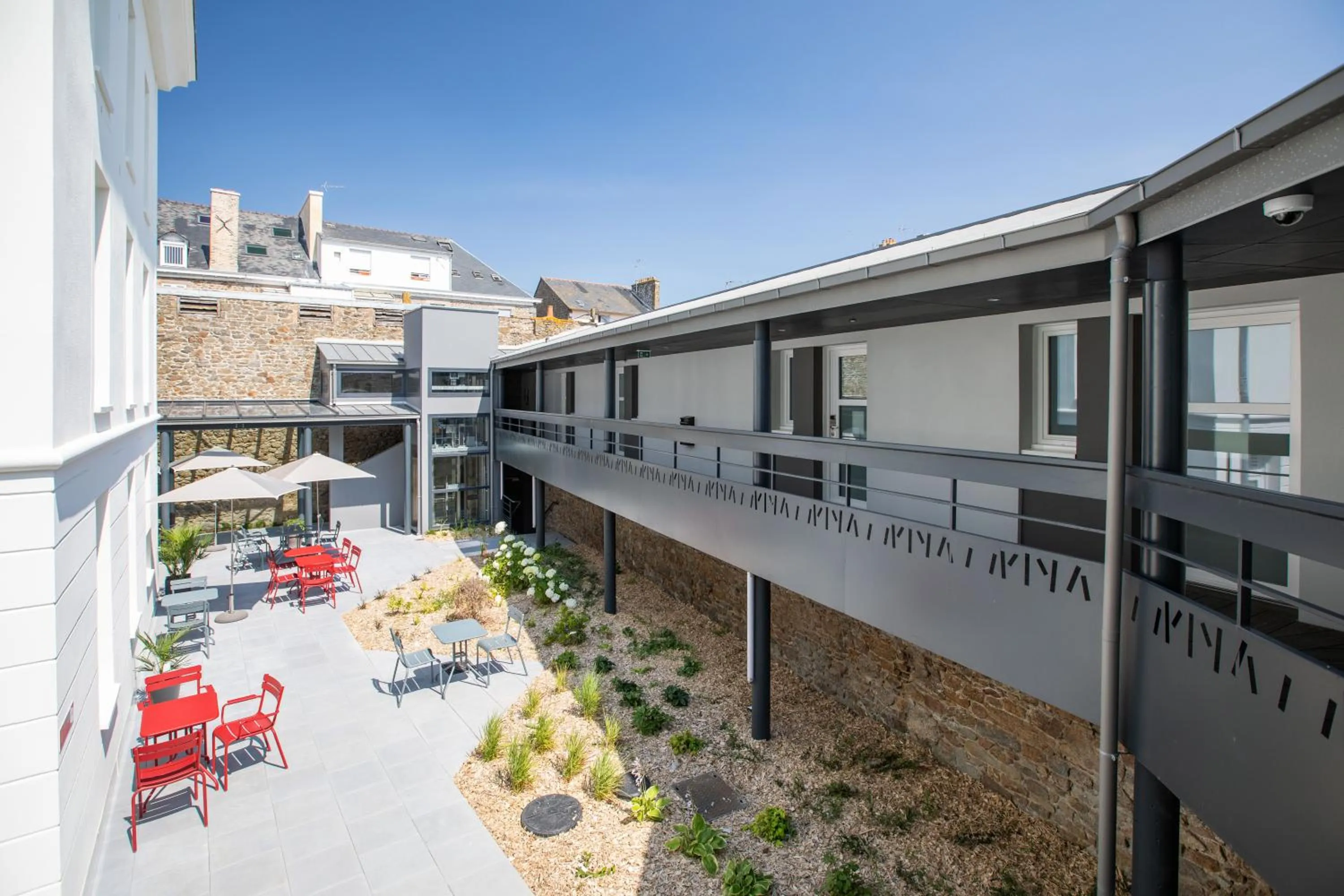 Balcony/Terrace in ibis Saint Malo Plage