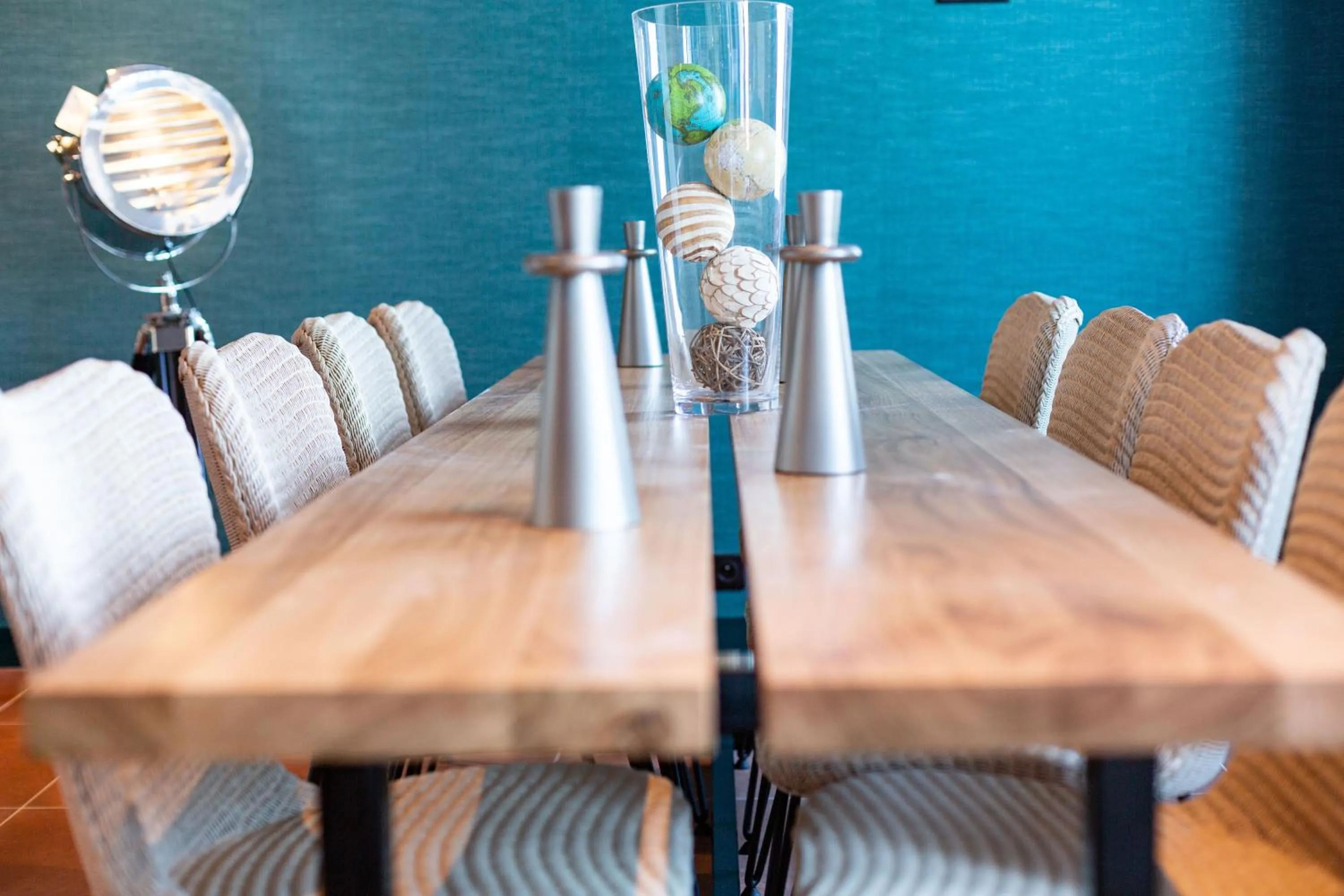 Lounge or bar in ibis Saint Malo Plage