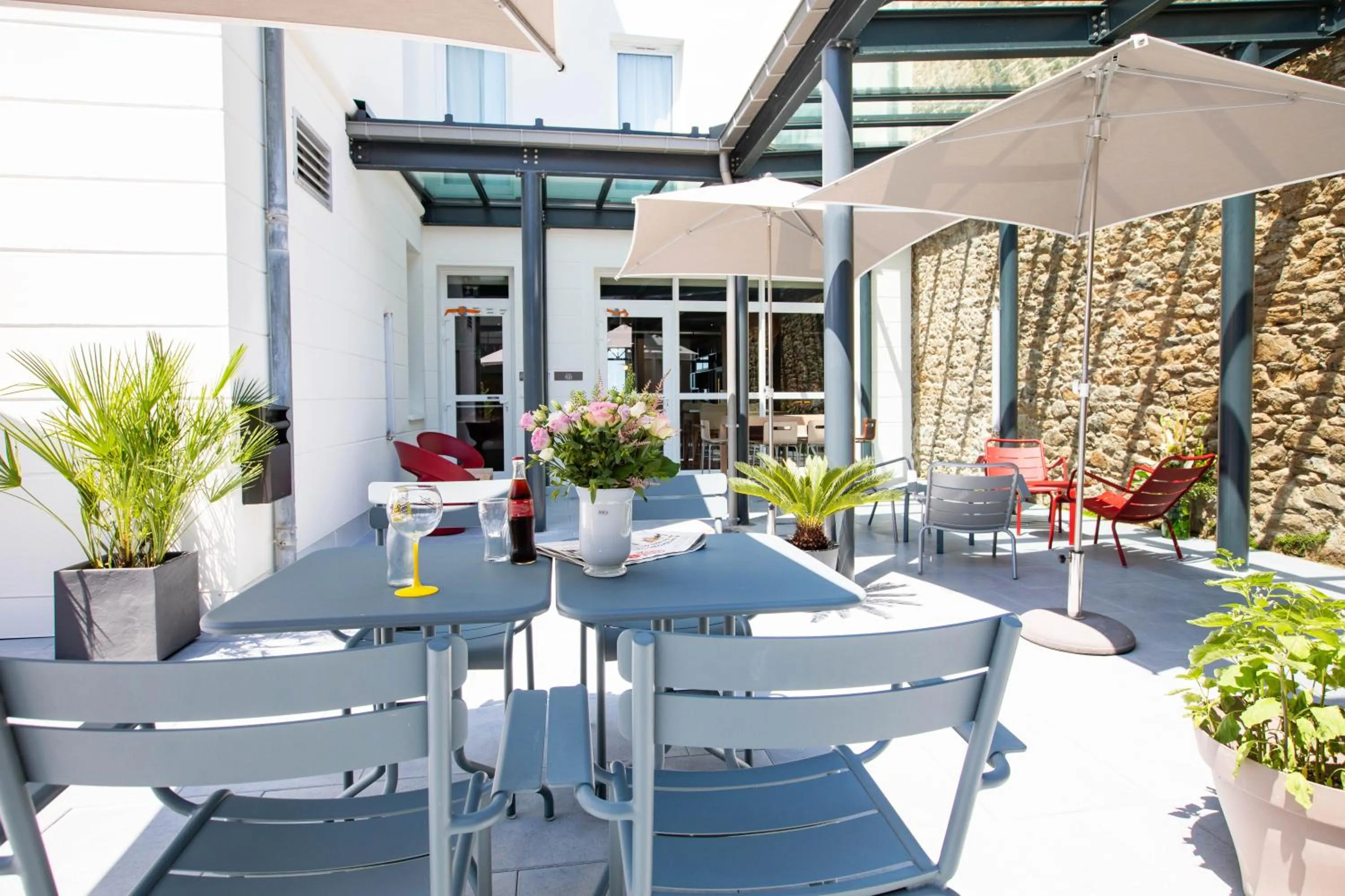 Patio in ibis Saint Malo Plage