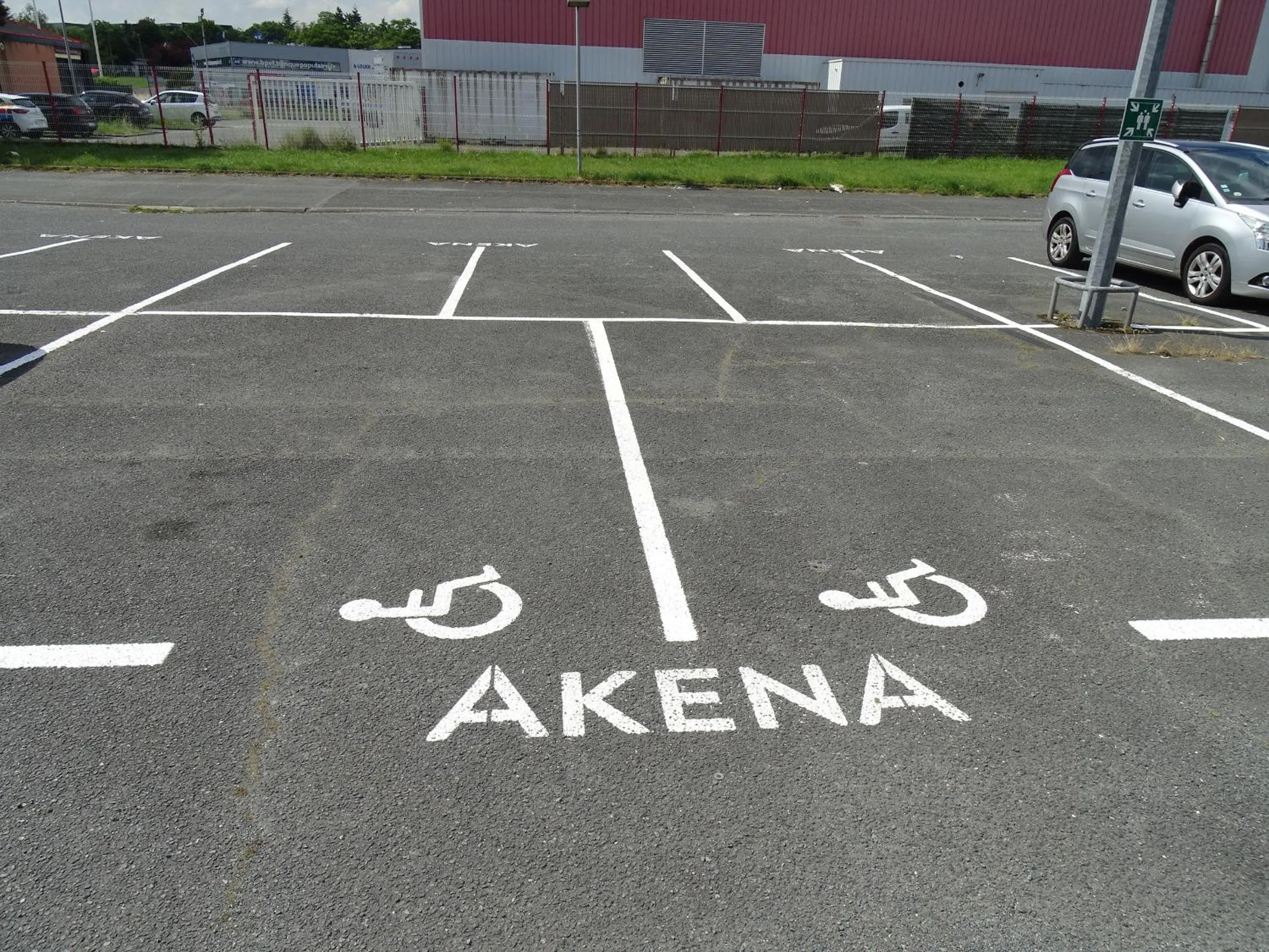 Facility for disabled guests in Hôtel Akena Poitiers Nord Futuroscope