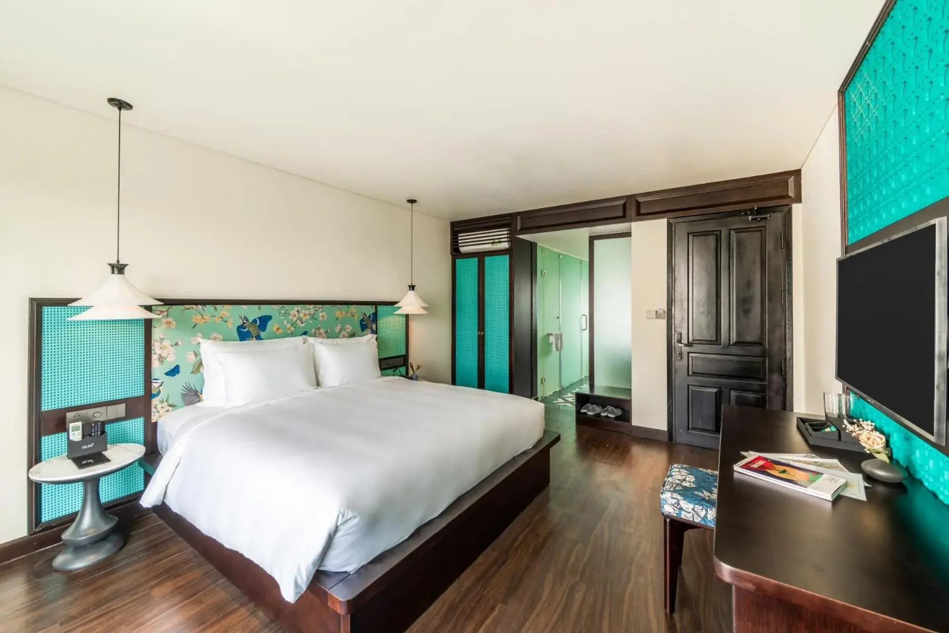 Deluxe Double Room with Balcony and River View in De An Hotel Deluxe Double Room with Balcony and River View in De An Hotel