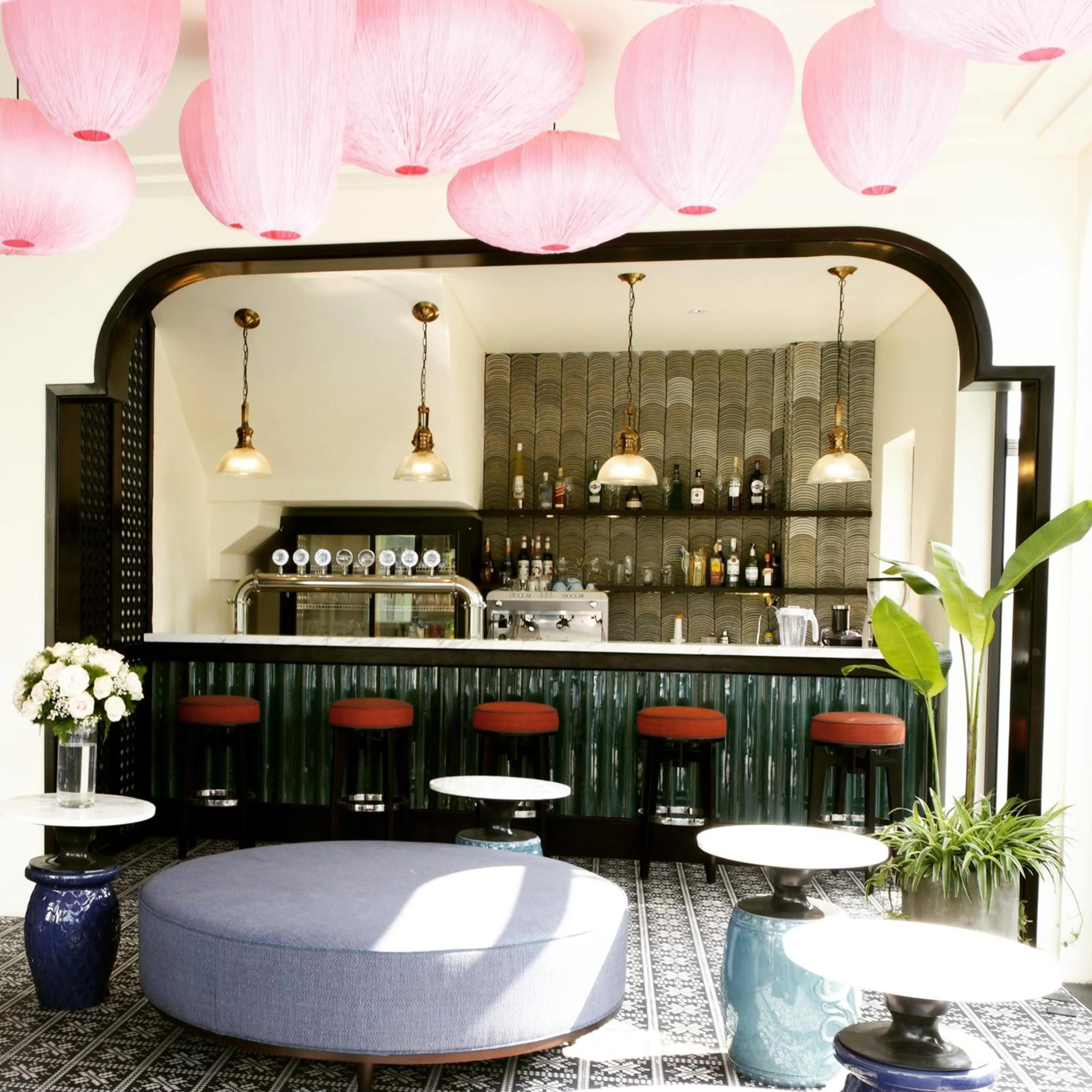 Restaurant/places to eat in De An Hotel