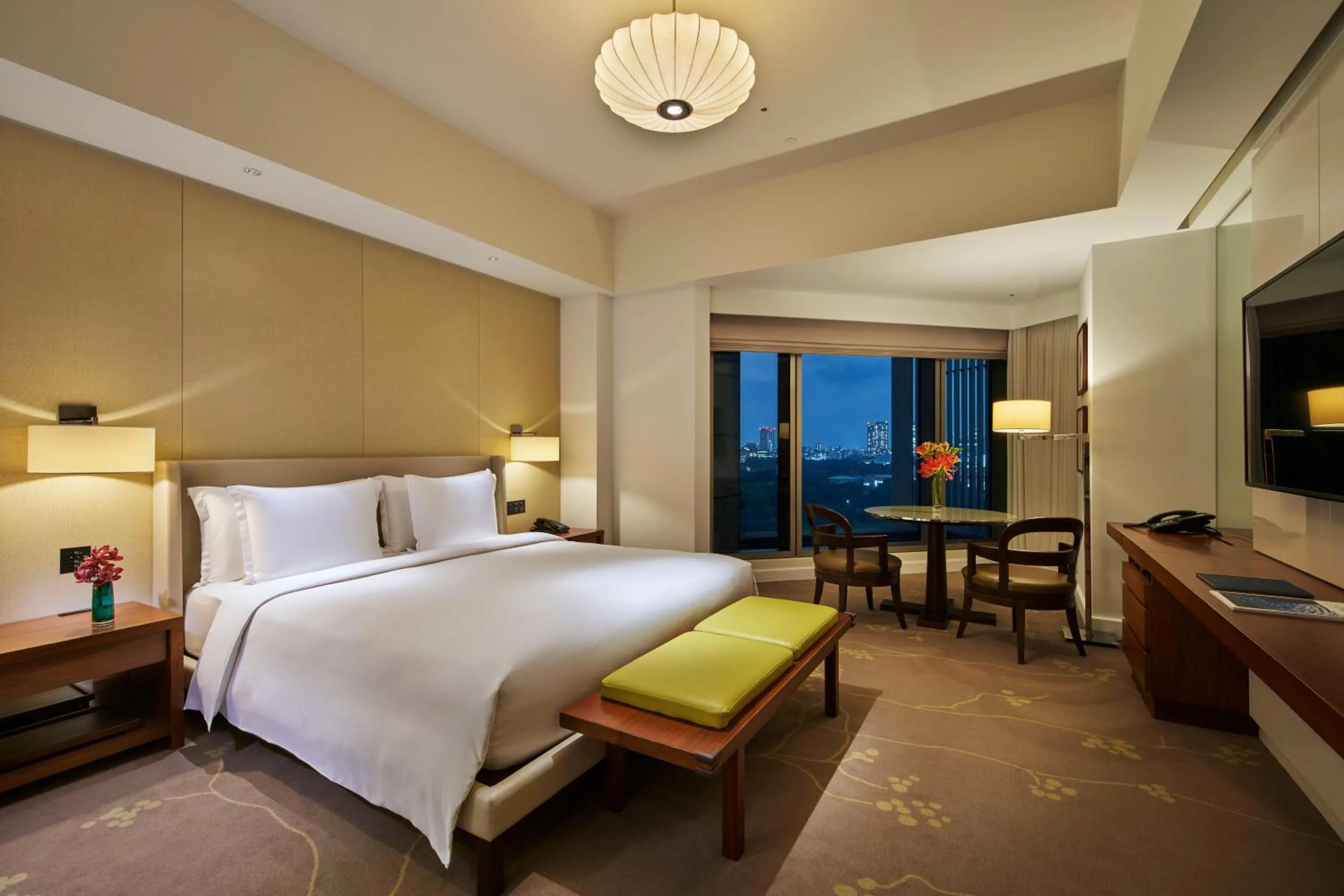 Bed in Palace Hotel Tokyo