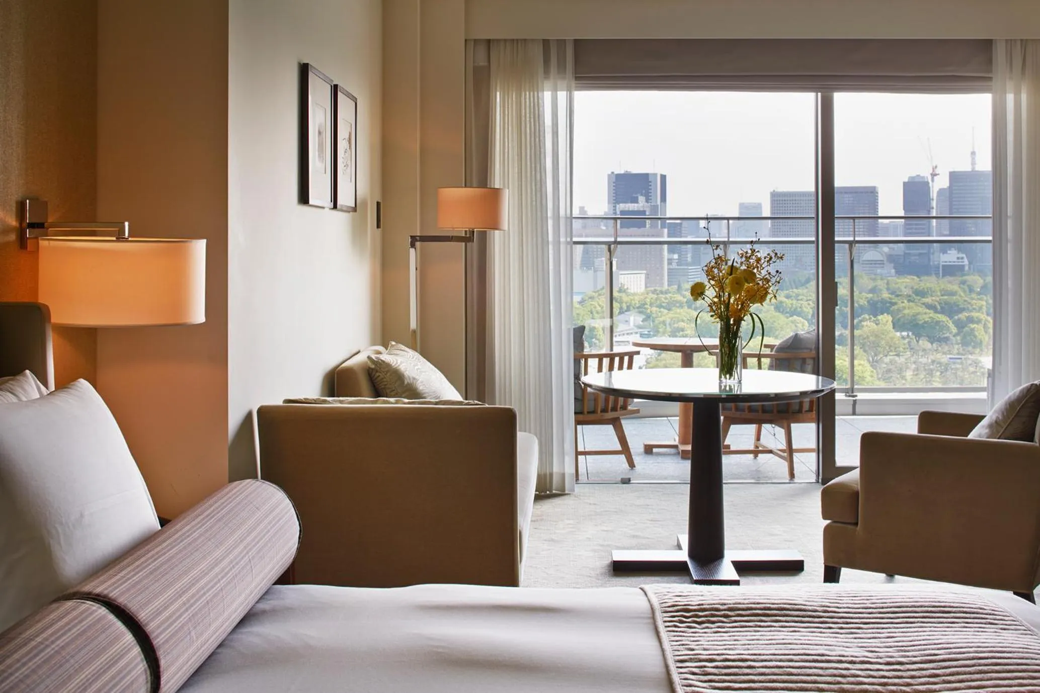 Bed in Palace Hotel Tokyo